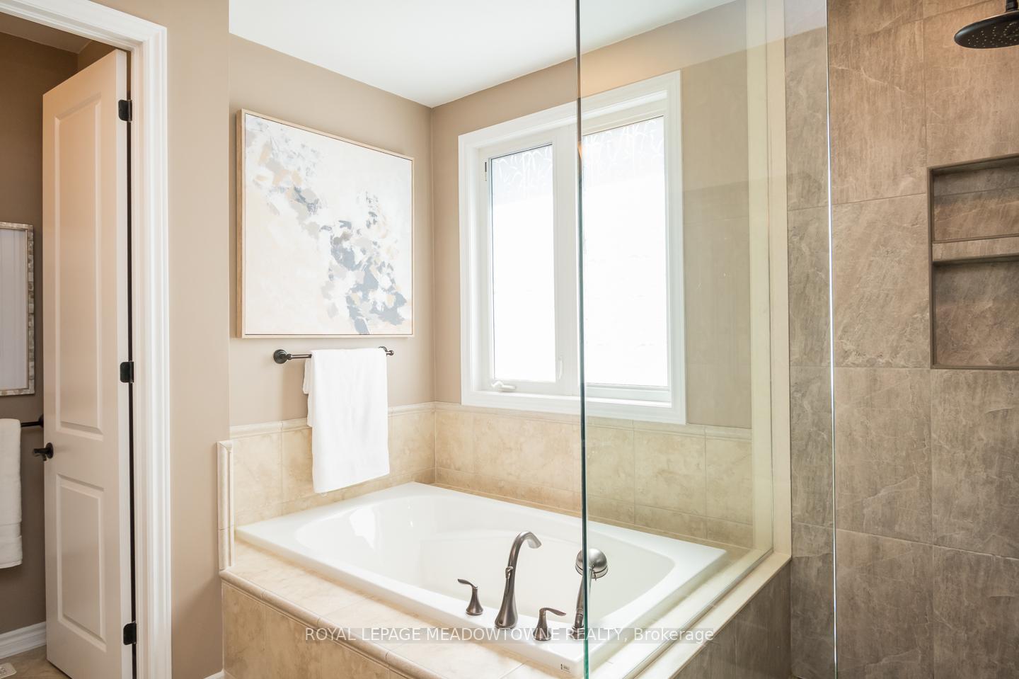 Photo 11 of Unit 2, 485 Pringle Avenue, Milton, Scott — HOMEH