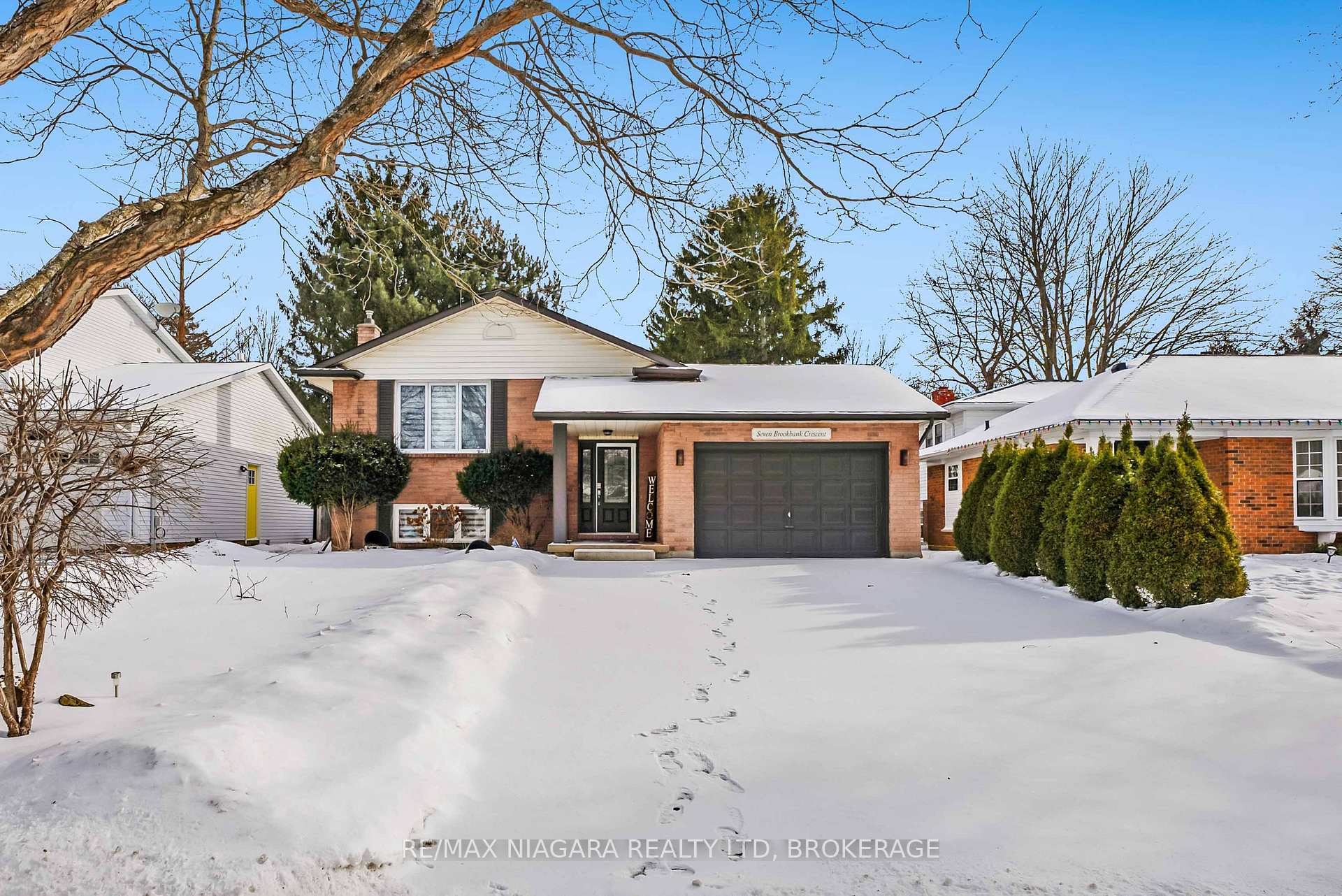 Photo 3 of 7 Brookbank Crescent, Pelham, Fonthill — HOMEH