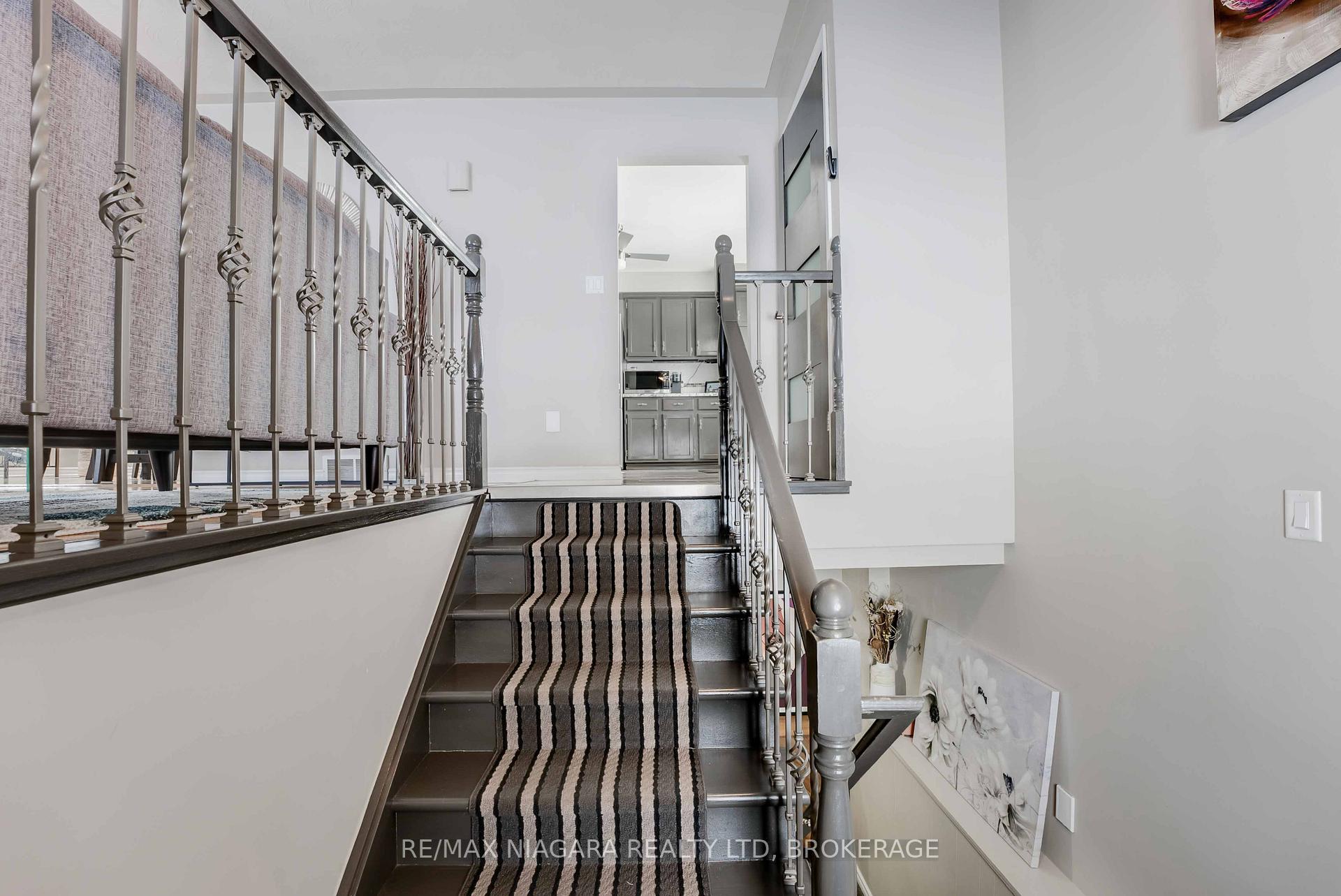 Photo 4 of 7 Brookbank Crescent, Pelham, Fonthill — HOMEH