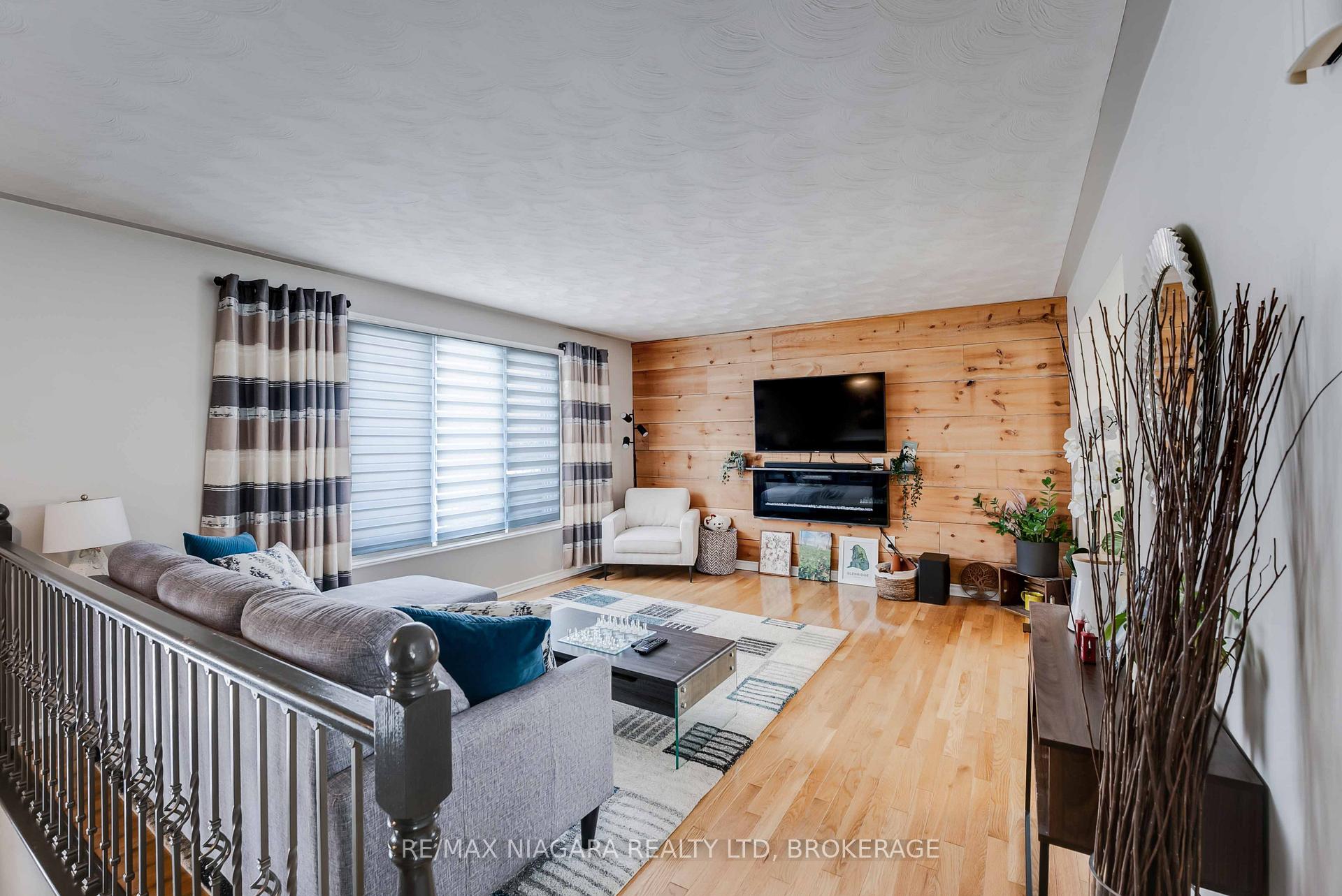 Photo 5 of 7 Brookbank Crescent, Pelham, Fonthill — HOMEH