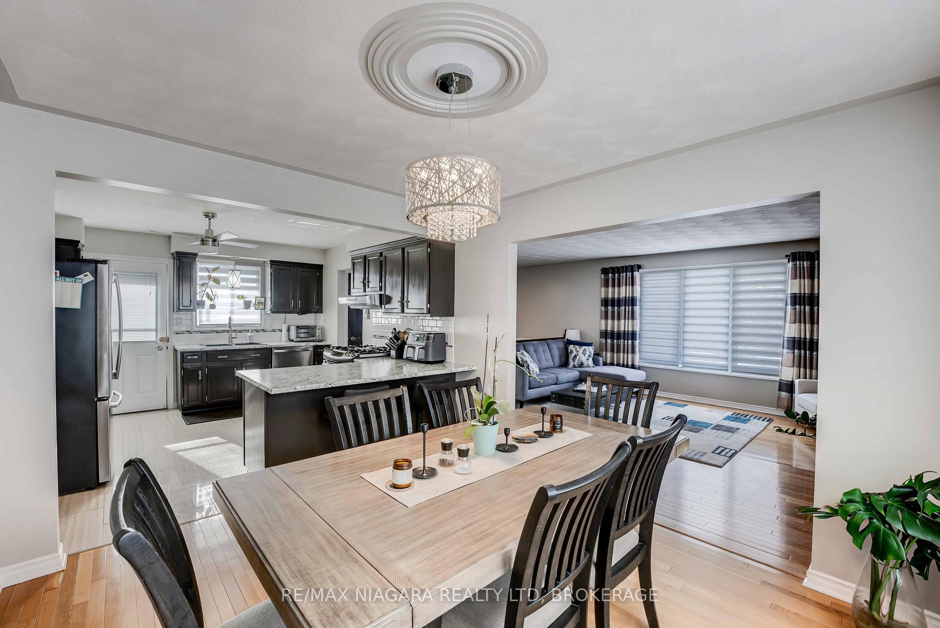 Photo 9 of 7 Brookbank Crescent, Pelham, Fonthill — HOMEH