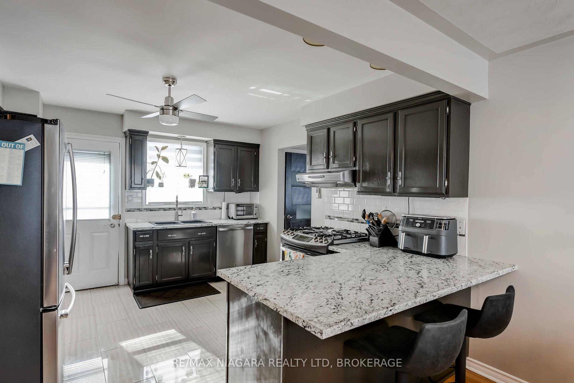 Photo 11 of 7 Brookbank Crescent, Pelham, Fonthill — HOMEH