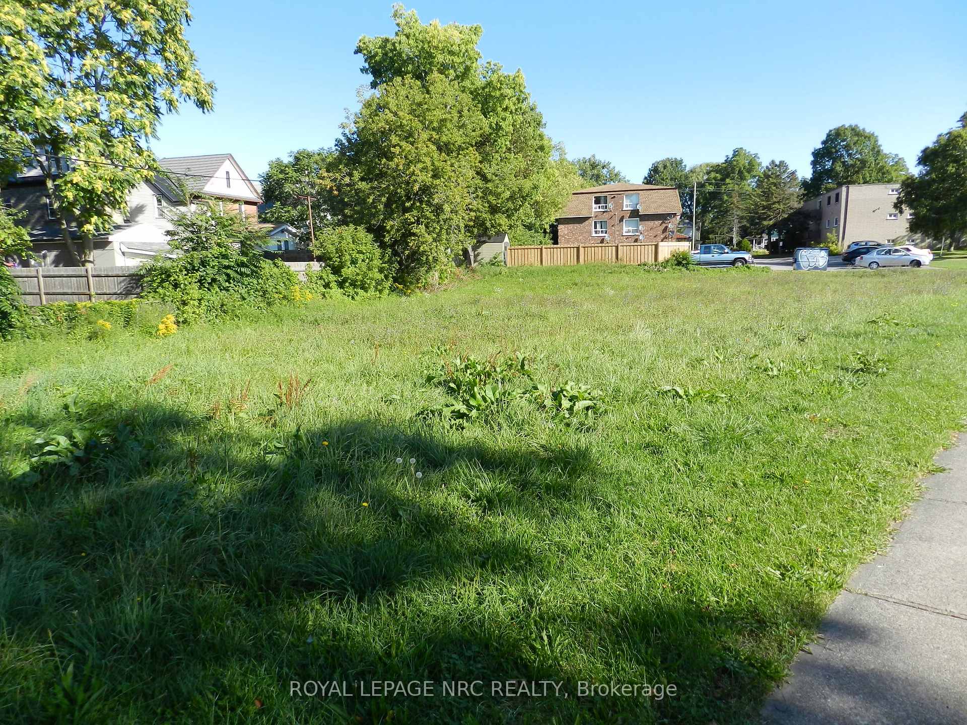 Photo 2 of 4999 Palmer Avenue N, Niagara Falls, Downtown — HOMEH