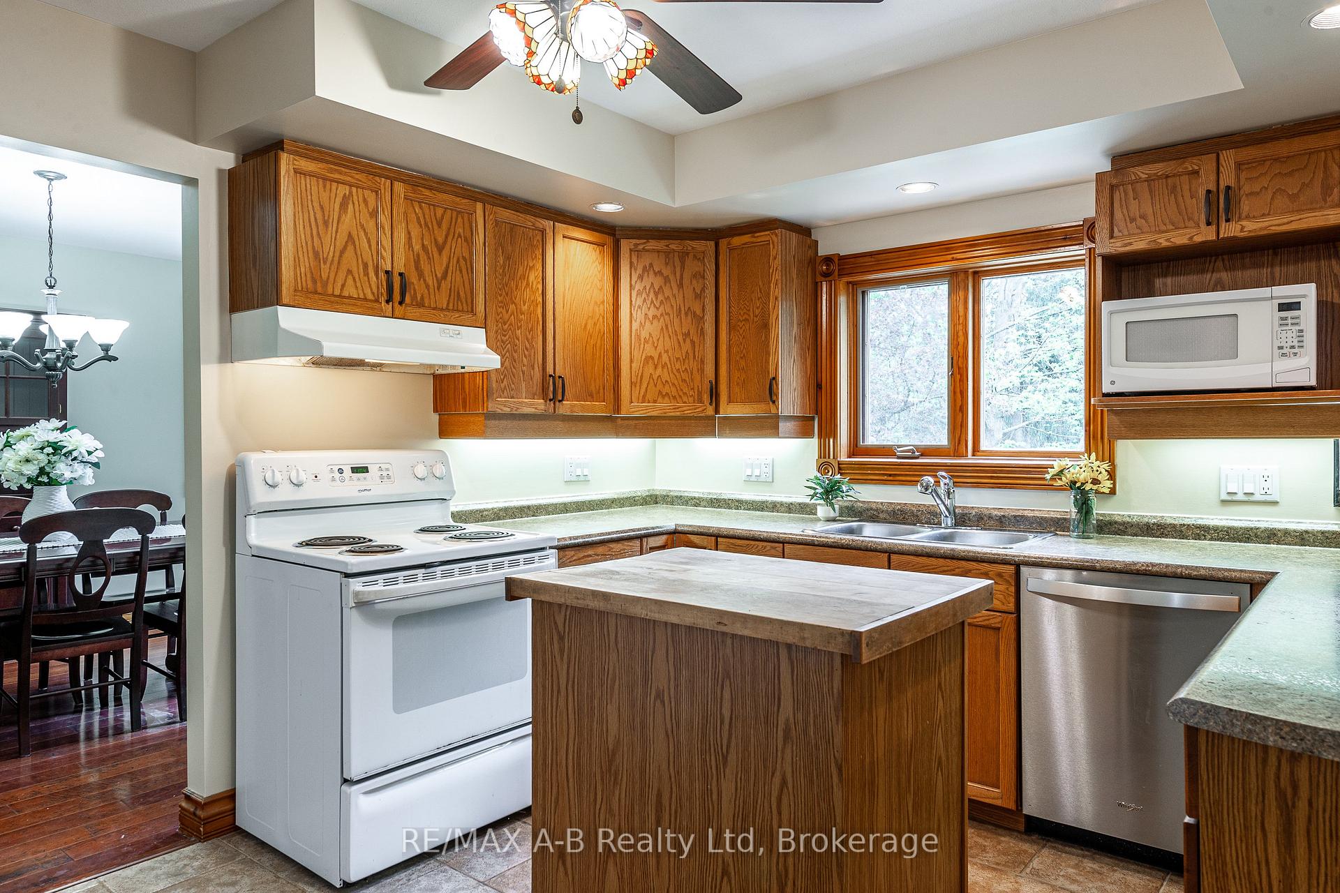 Photo 12 of 3408 Perth Road 130, Perth South, Downie — HOMEH