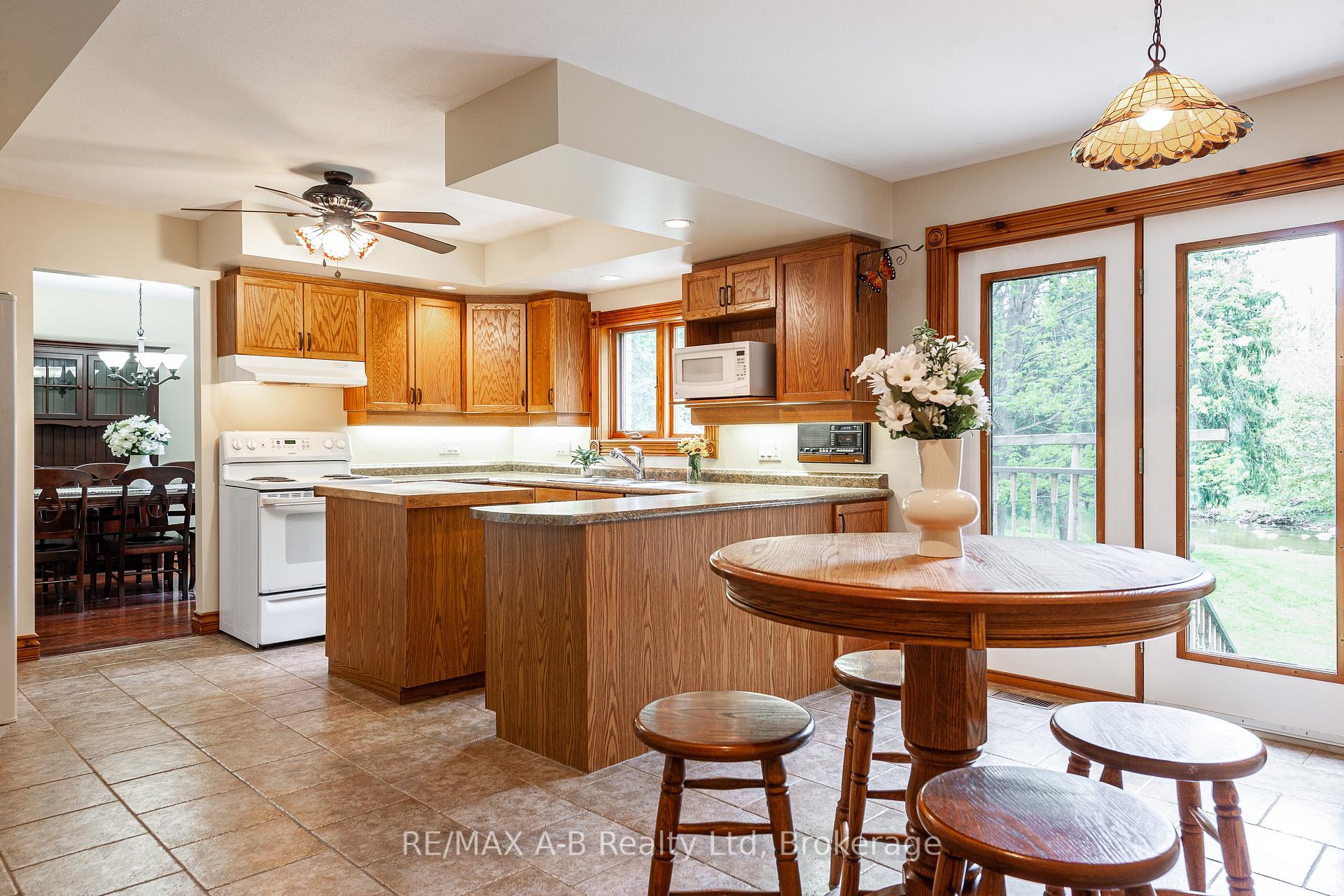 Photo 14 of 3408 Perth Road 130, Perth South, Downie — HOMEH