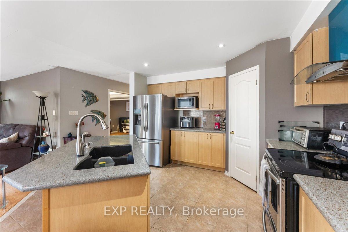 Photo 11 of 1777 Badgley Drive, Oshawa, Taunton — HOMEH