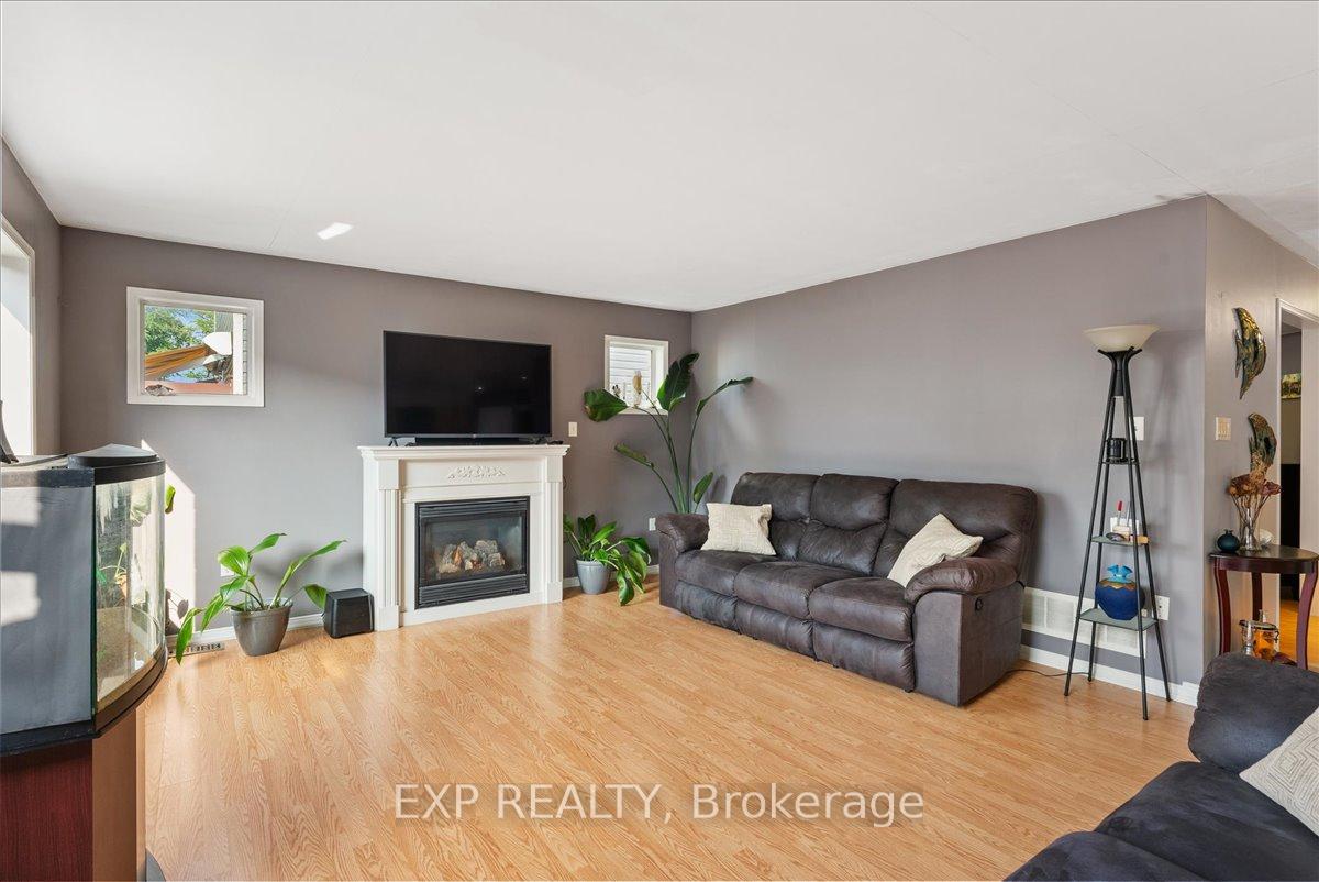Photo 18 of 1777 Badgley Drive, Oshawa, Taunton — HOMEH