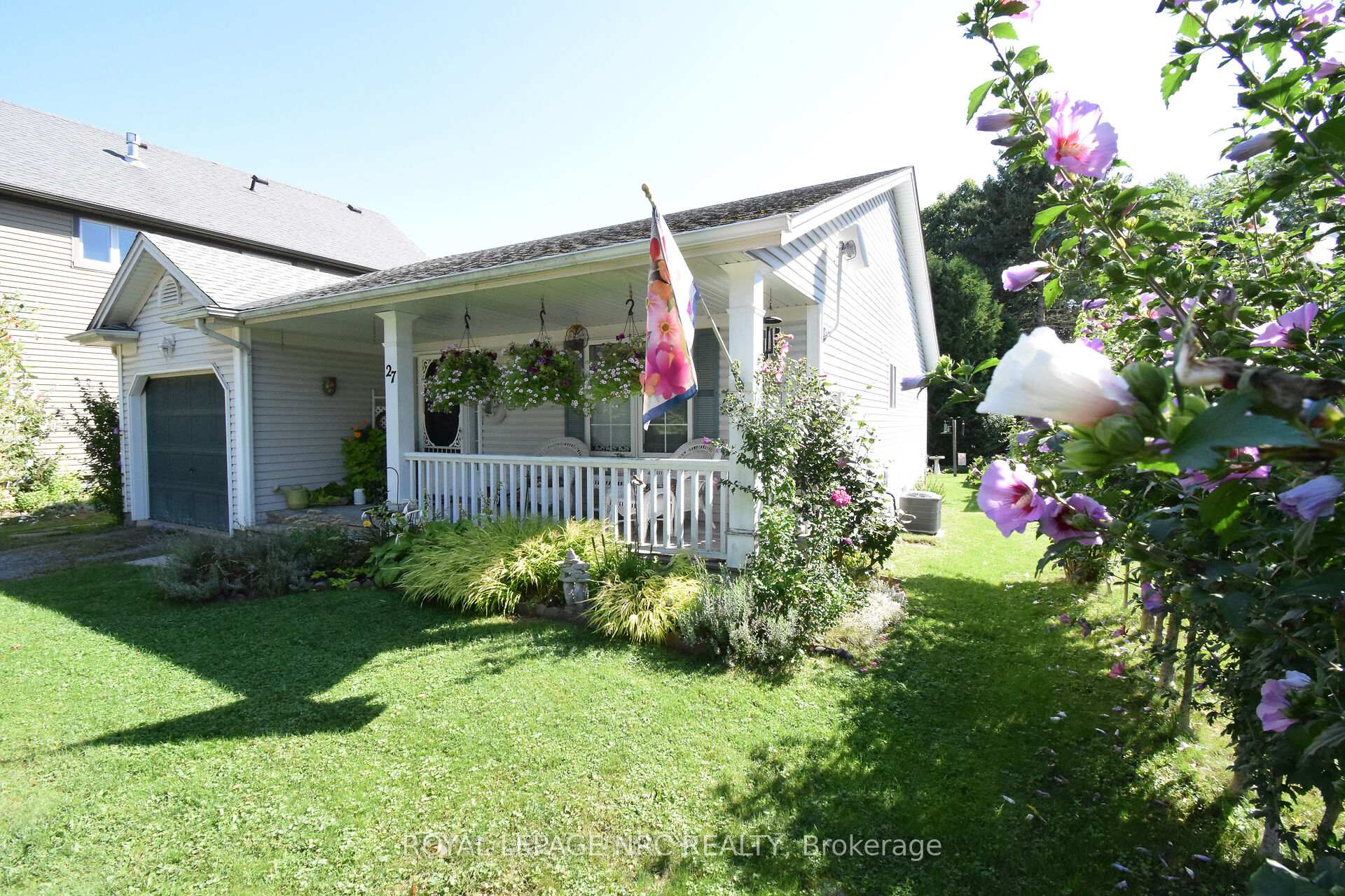 Photo 2 of 27 Chestnut Street, Pelham, Fonthill — HOMEH