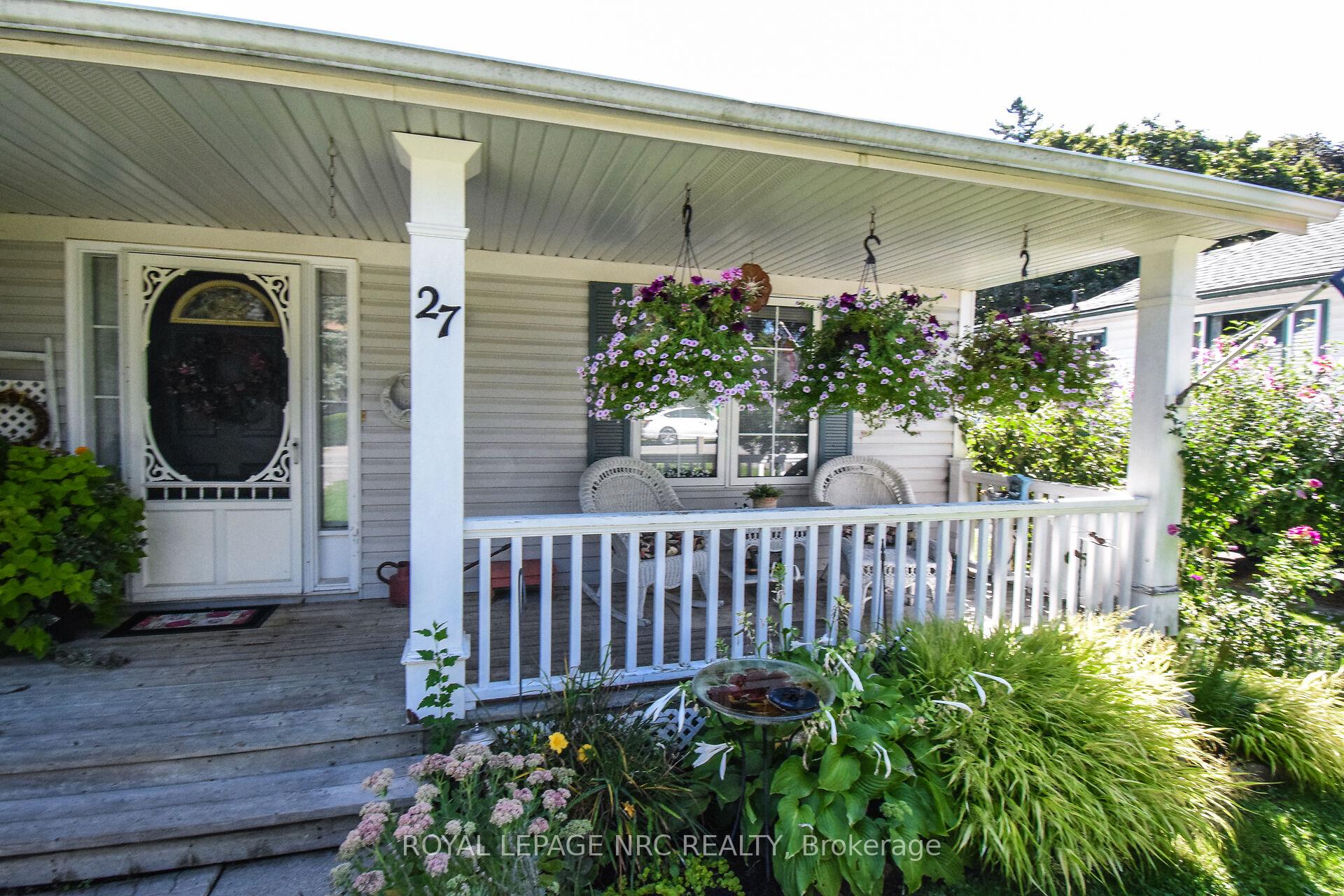 Photo 3 of 27 Chestnut Street, Pelham, Fonthill — HOMEH