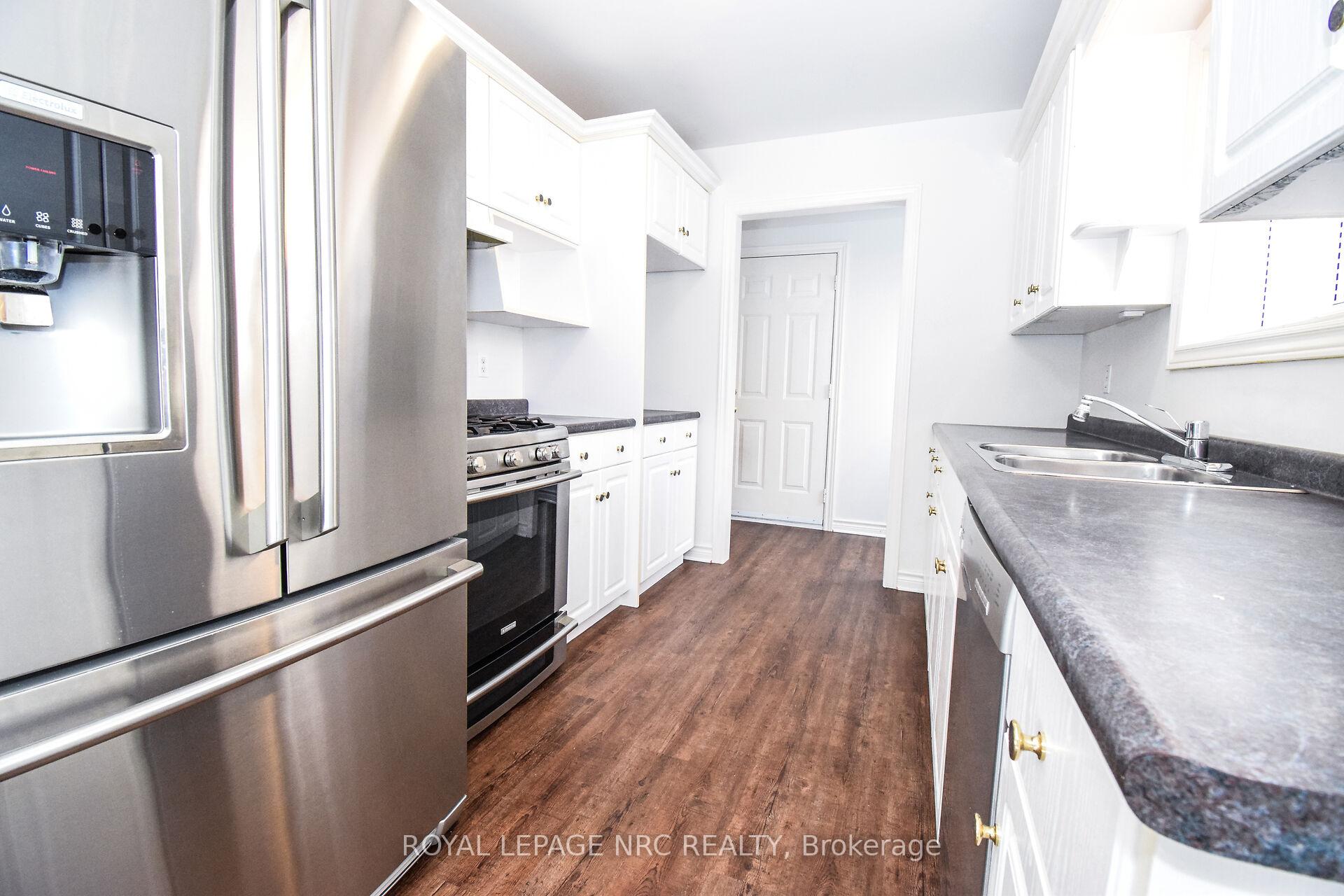 Photo 11 of 27 Chestnut Street, Pelham, Fonthill — HOMEH