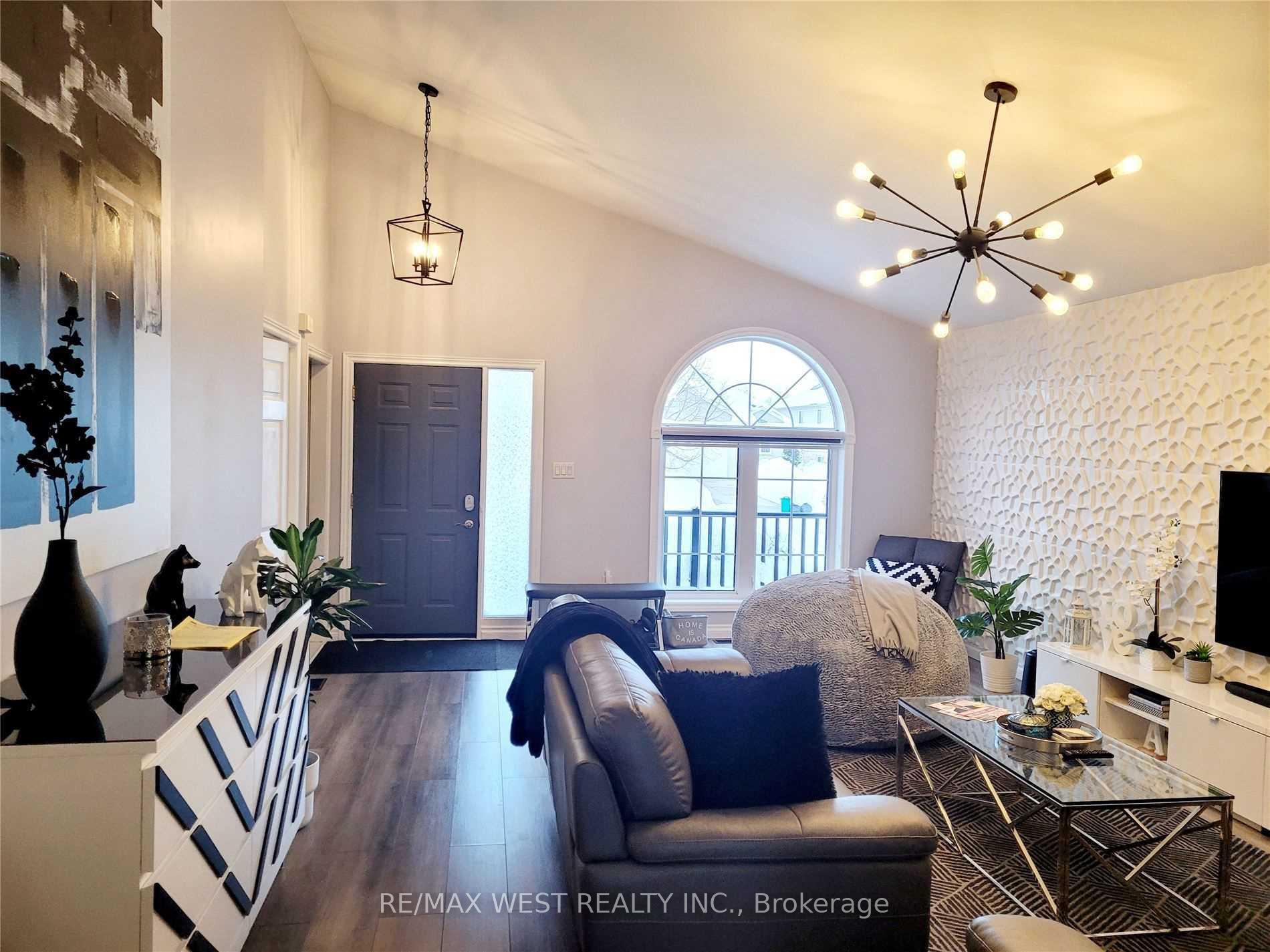 Photo 2 of 8320 Feren Drive, Niagara Falls, Ascot — HOMEH