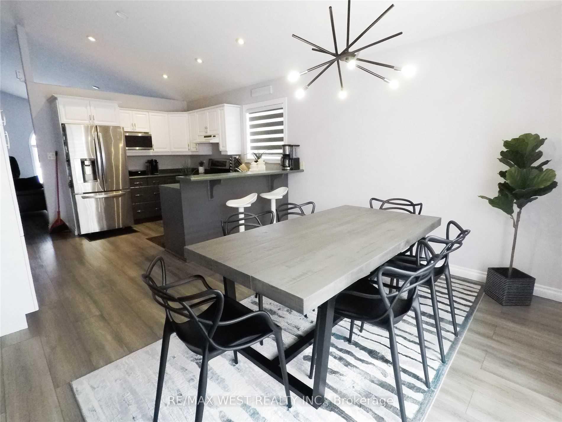 Photo 3 of 8320 Feren Drive, Niagara Falls, Ascot — HOMEH