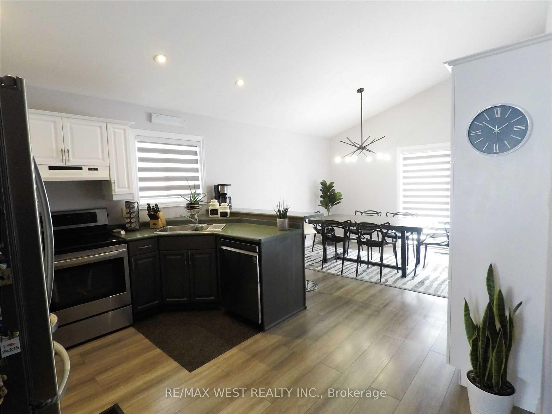 Photo 13 of 8320 Feren Drive, Niagara Falls, Ascot — HOMEH