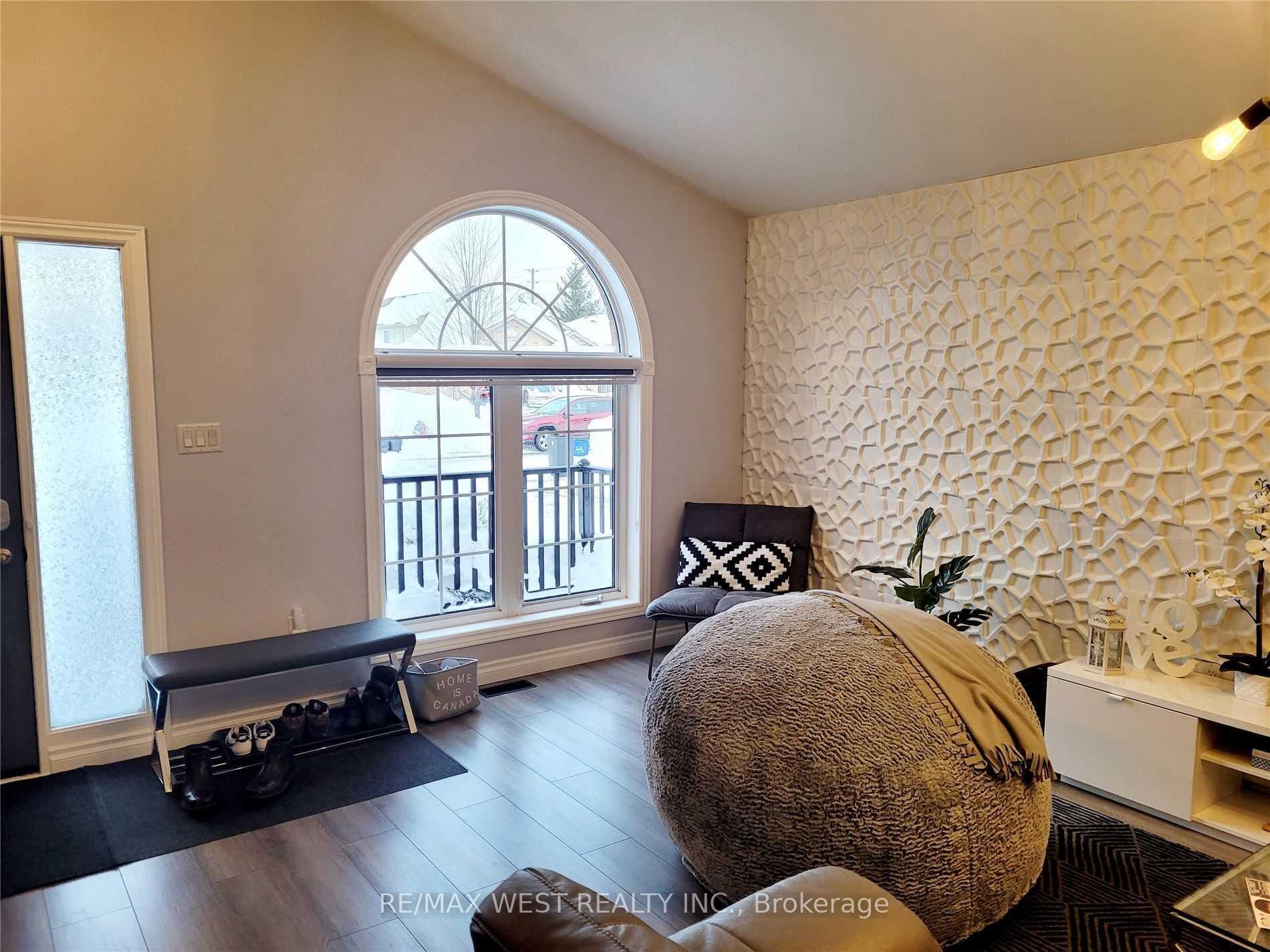 Photo 14 of 8320 Feren Drive, Niagara Falls, Ascot — HOMEH