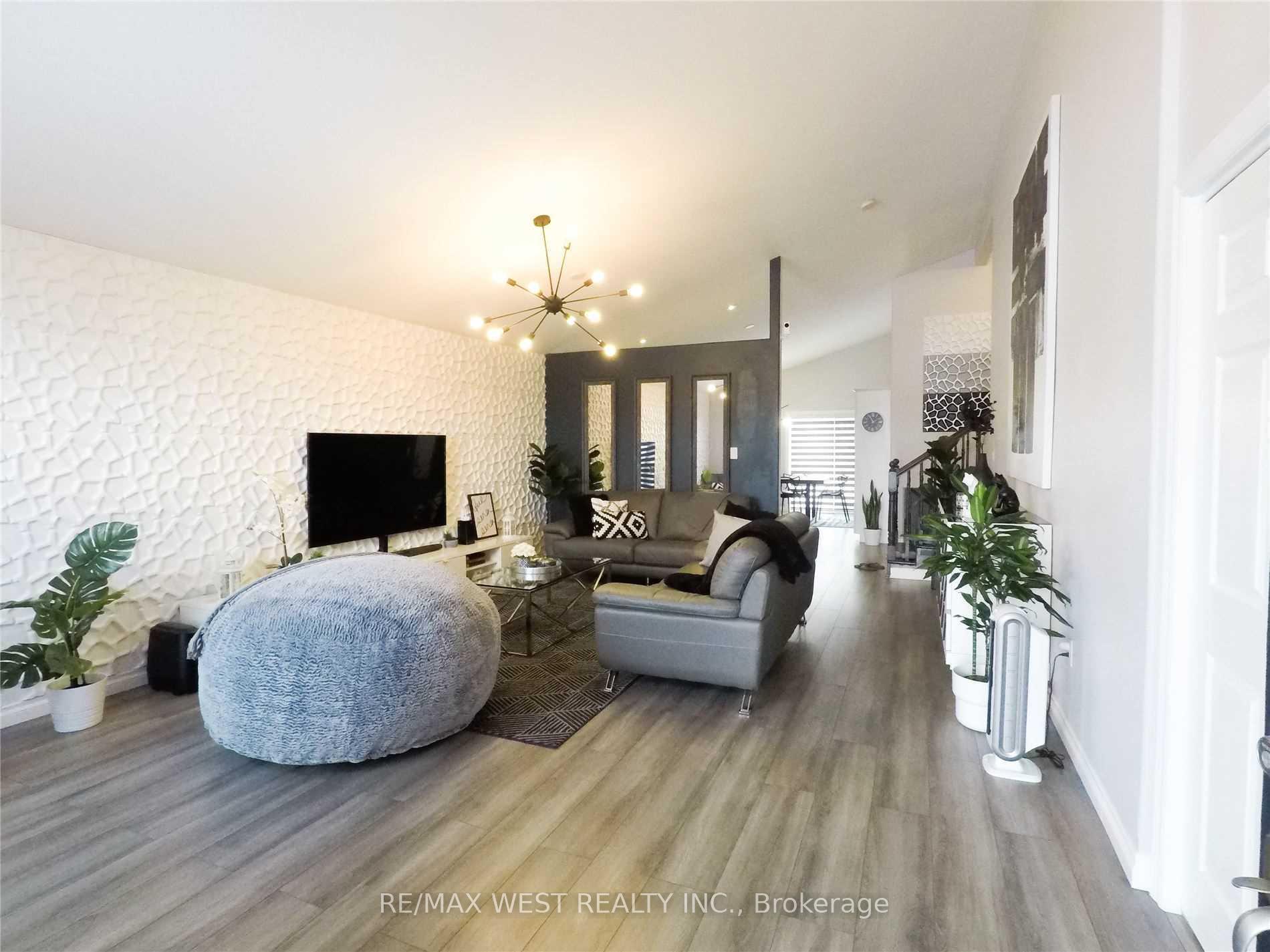 Photo 15 of 8320 Feren Drive, Niagara Falls, Ascot — HOMEH