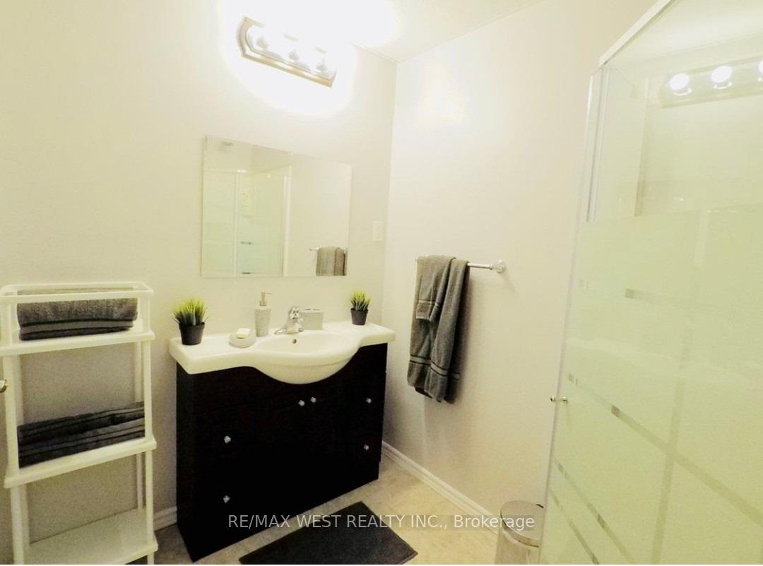 Photo 18 of 8320 Feren Drive, Niagara Falls, Ascot — HOMEH