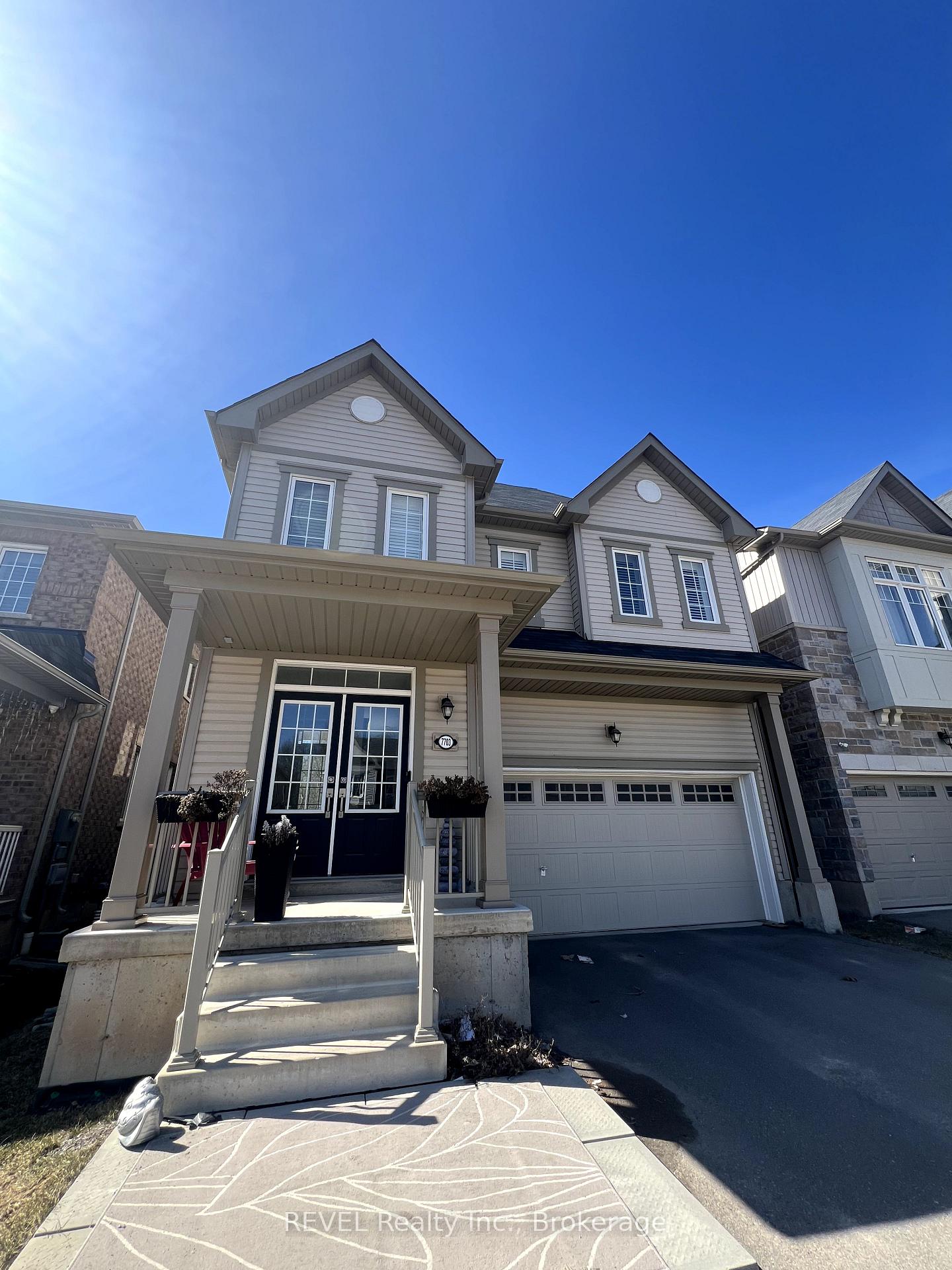 Photo 2 of 7703 Tupelo Crescent, Niagara Falls, Brown — HOMEH