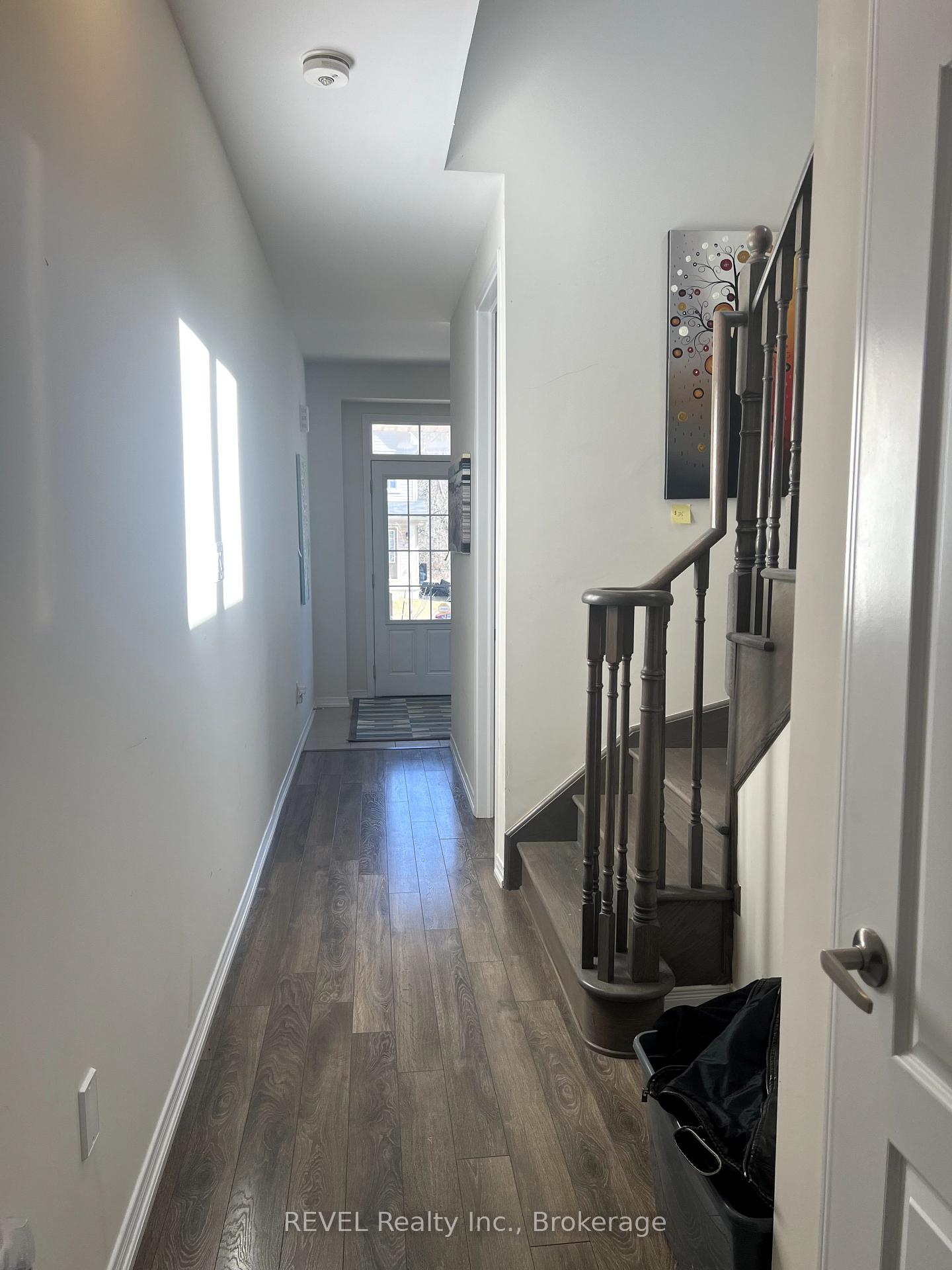 Photo 4 of 7703 Tupelo Crescent, Niagara Falls, Brown — HOMEH