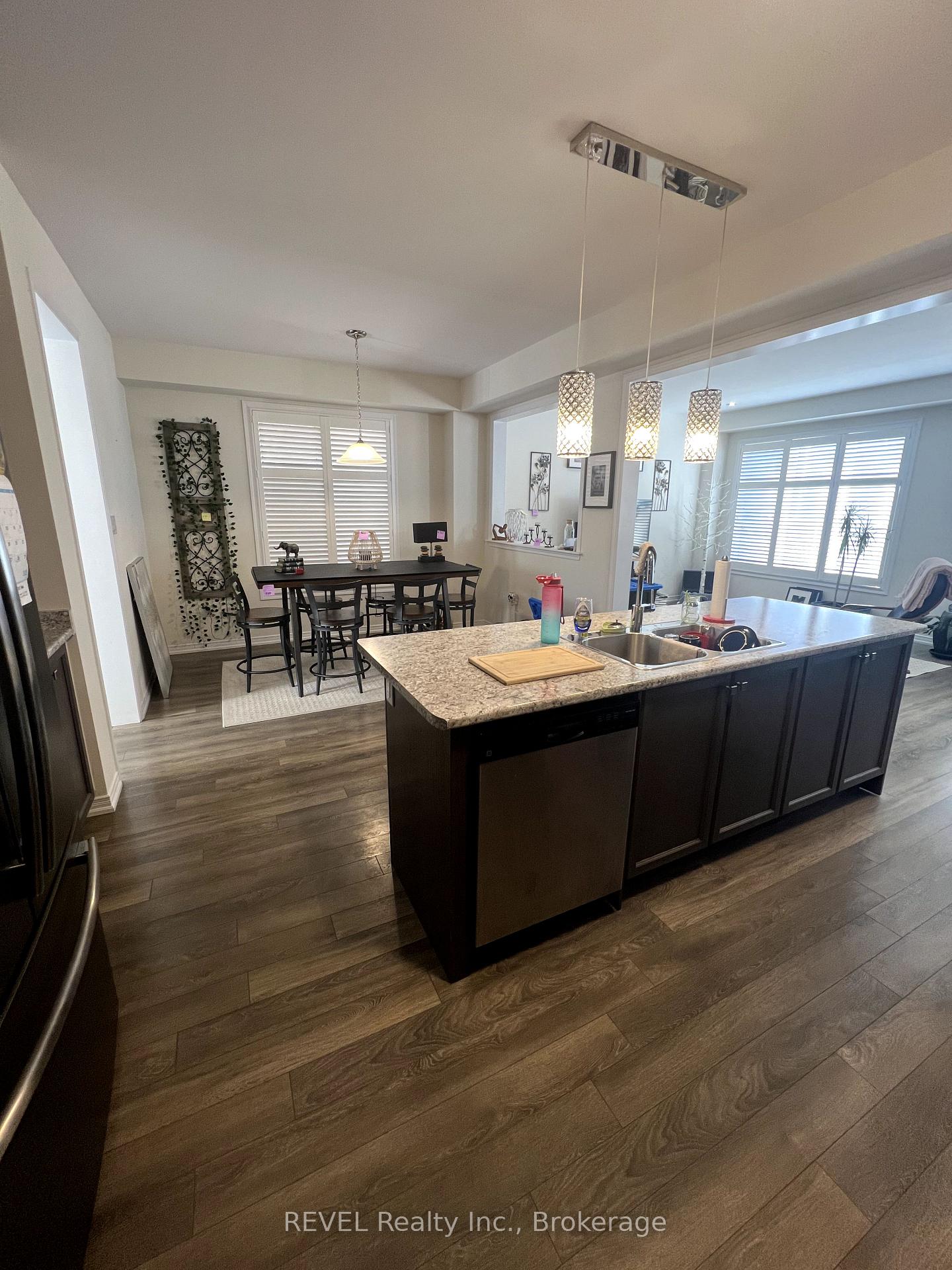 Photo 8 of 7703 Tupelo Crescent, Niagara Falls, Brown — HOMEH