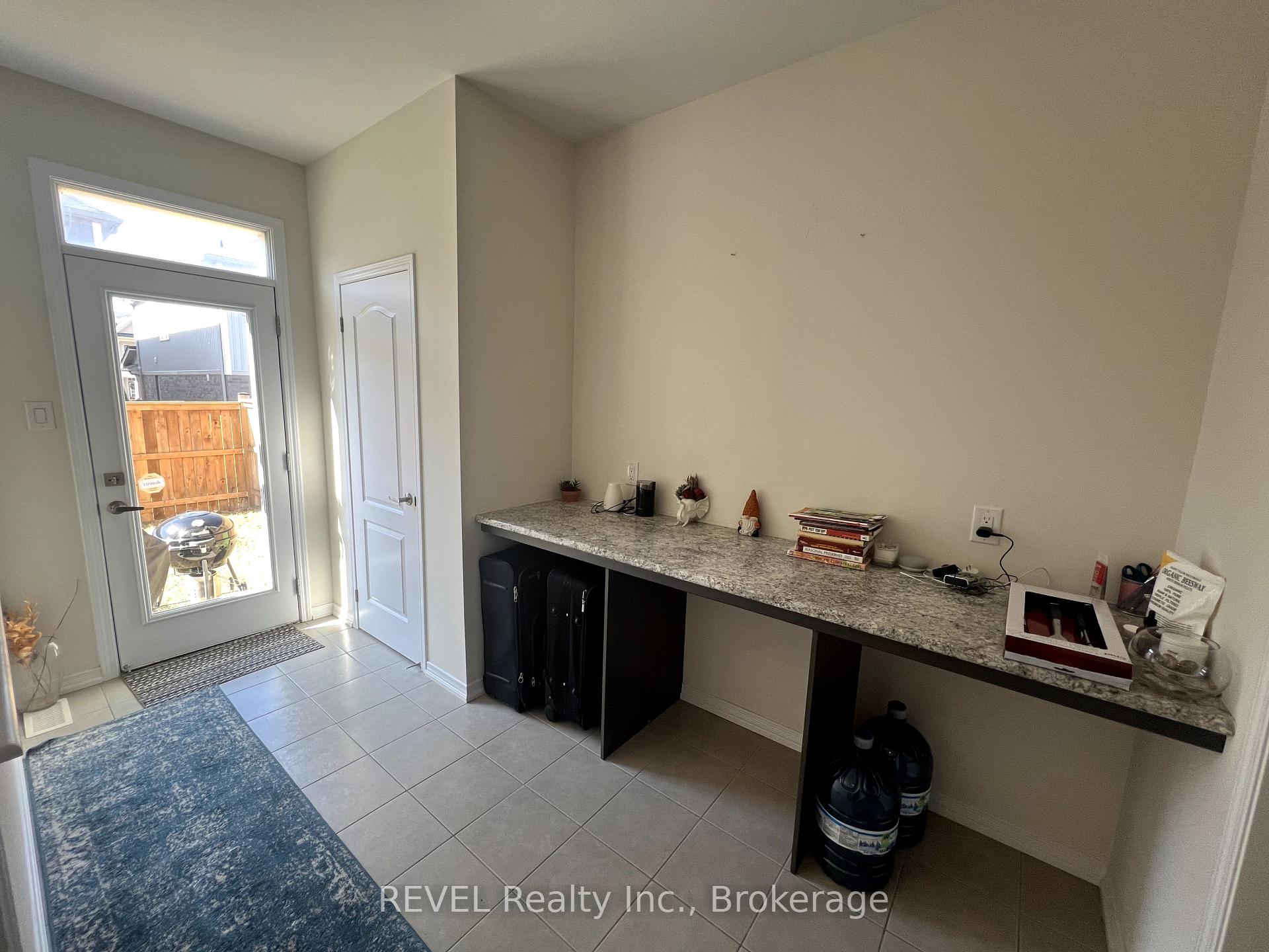 Photo 9 of 7703 Tupelo Crescent, Niagara Falls, Brown — HOMEH