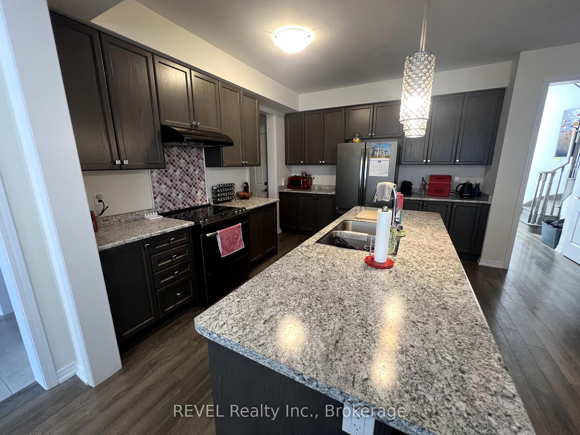 Photo 10 of 7703 Tupelo Crescent, Niagara Falls, Brown — HOMEH