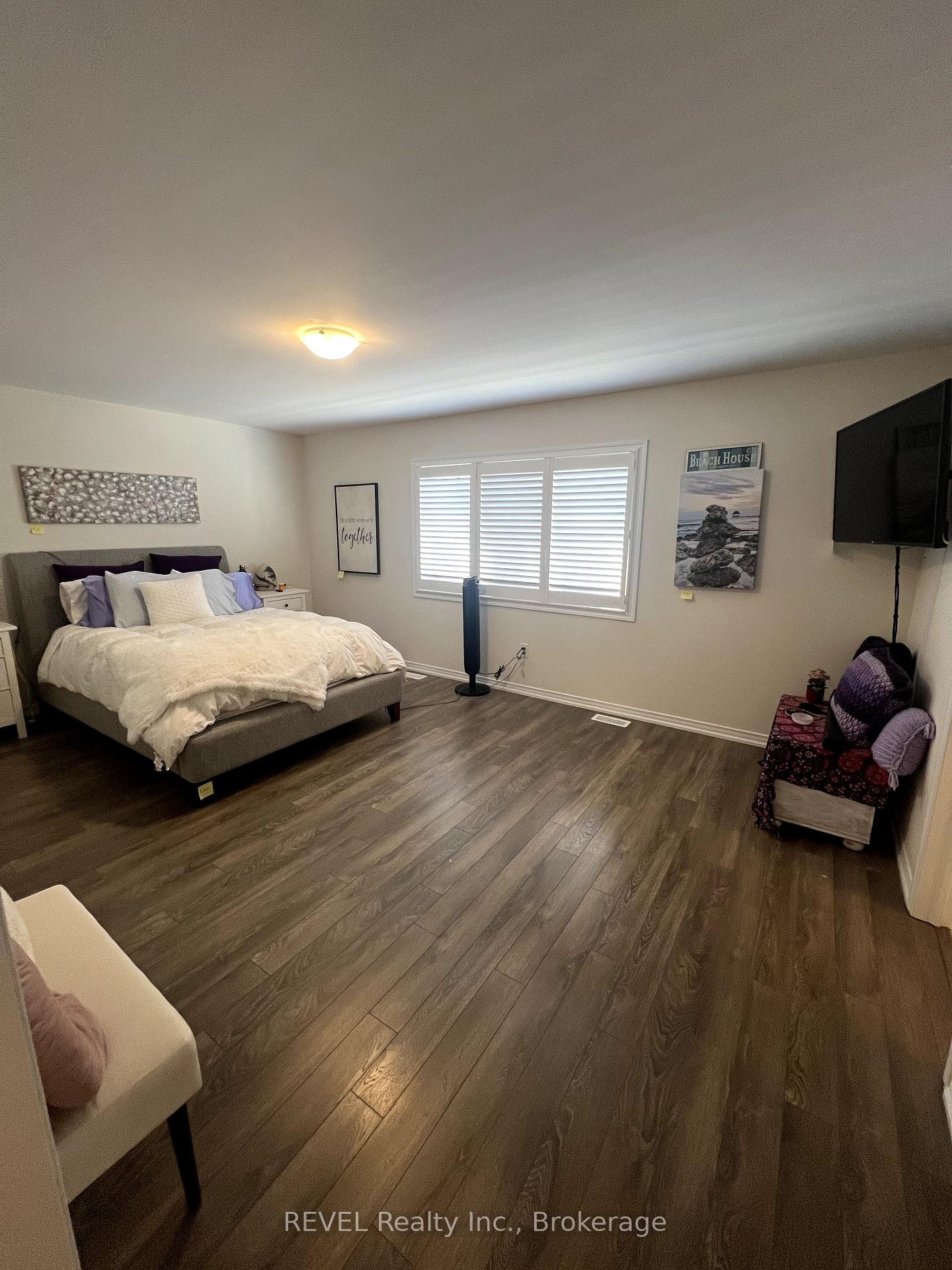 Photo 13 of 7703 Tupelo Crescent, Niagara Falls, Brown — HOMEH