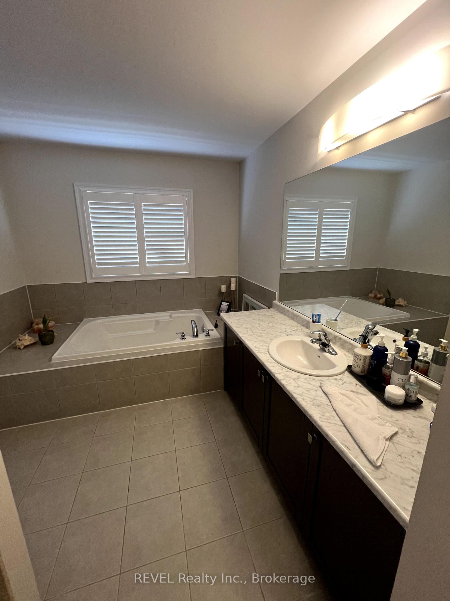 Photo 16 of 7703 Tupelo Crescent, Niagara Falls, Brown — HOMEH