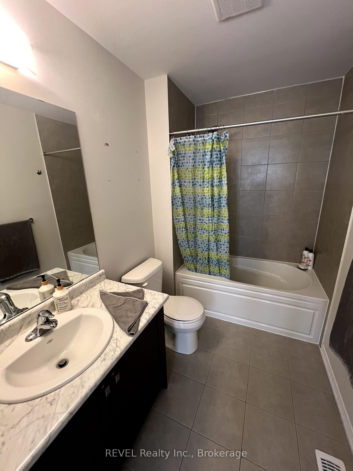 Photo 19 of 7703 Tupelo Crescent, Niagara Falls, Brown — HOMEH