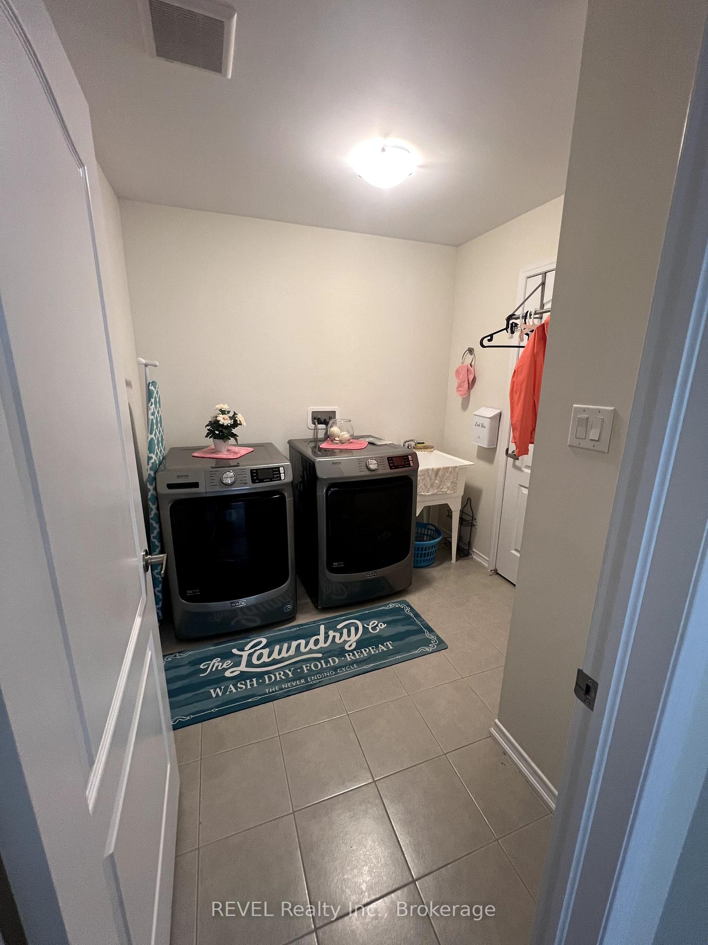 Photo 22 of 7703 Tupelo Crescent, Niagara Falls, Brown — HOMEH