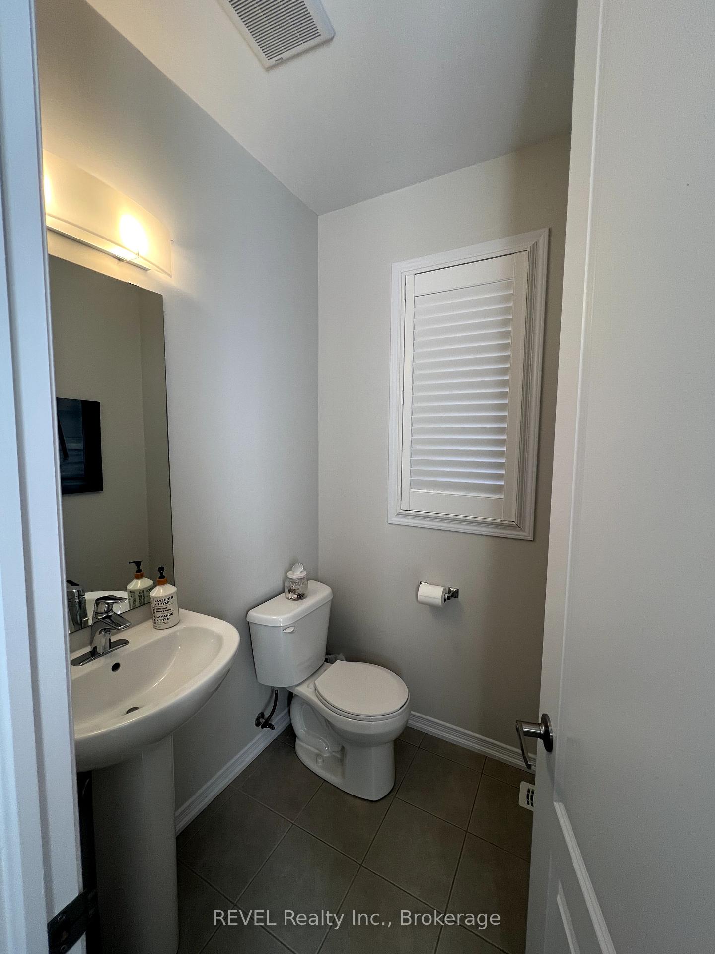 Photo 25 of 7703 Tupelo Crescent, Niagara Falls, Brown — HOMEH