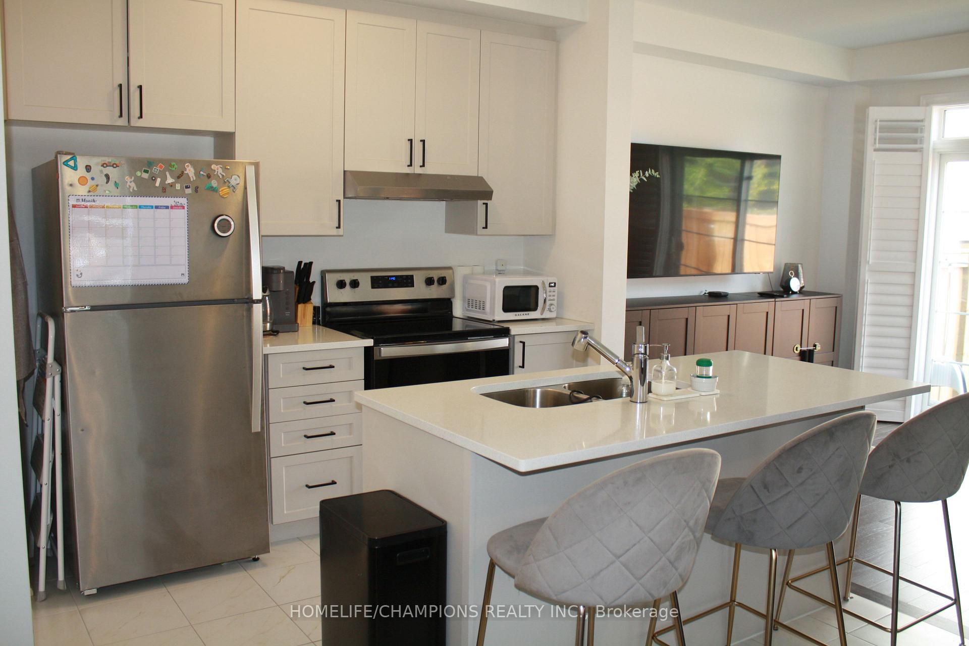 Photo 6 of 50 Air Dancer Crescent, Oshawa, Windfields — HOMEH