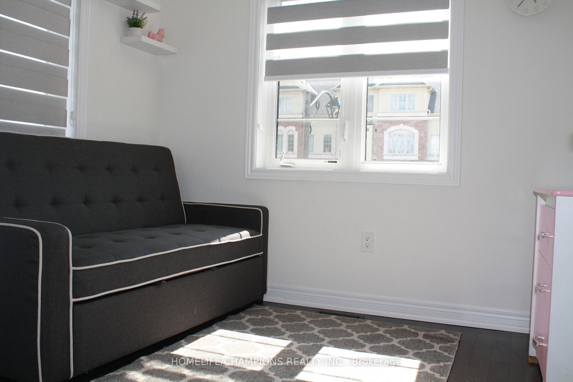 Photo 12 of 50 Air Dancer Crescent, Oshawa, Windfields — HOMEH