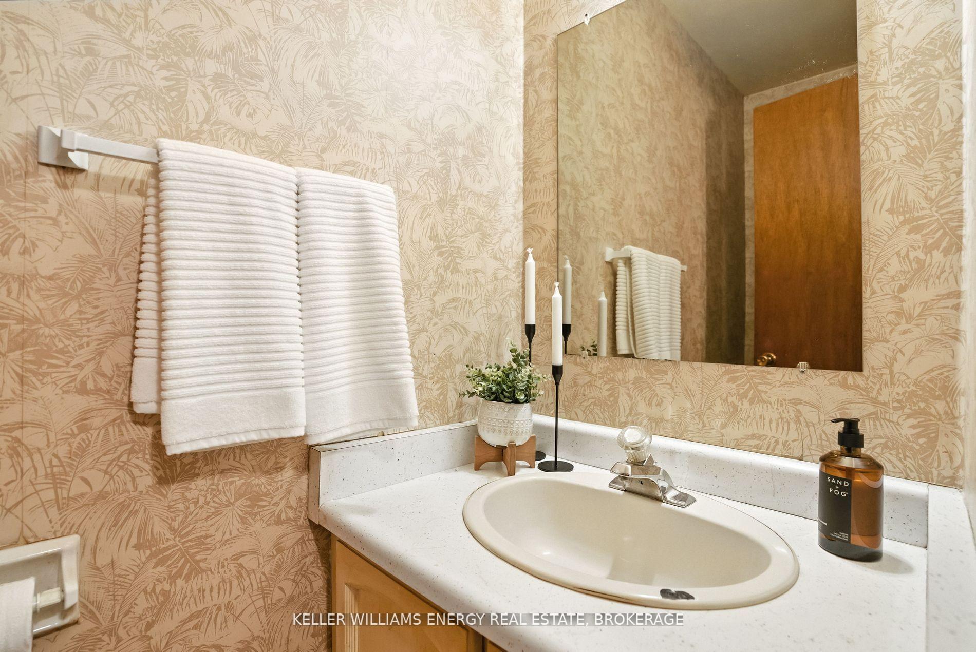 Photo 3 of 198 Ormond Drive, Oshawa, Samac — HOMEH