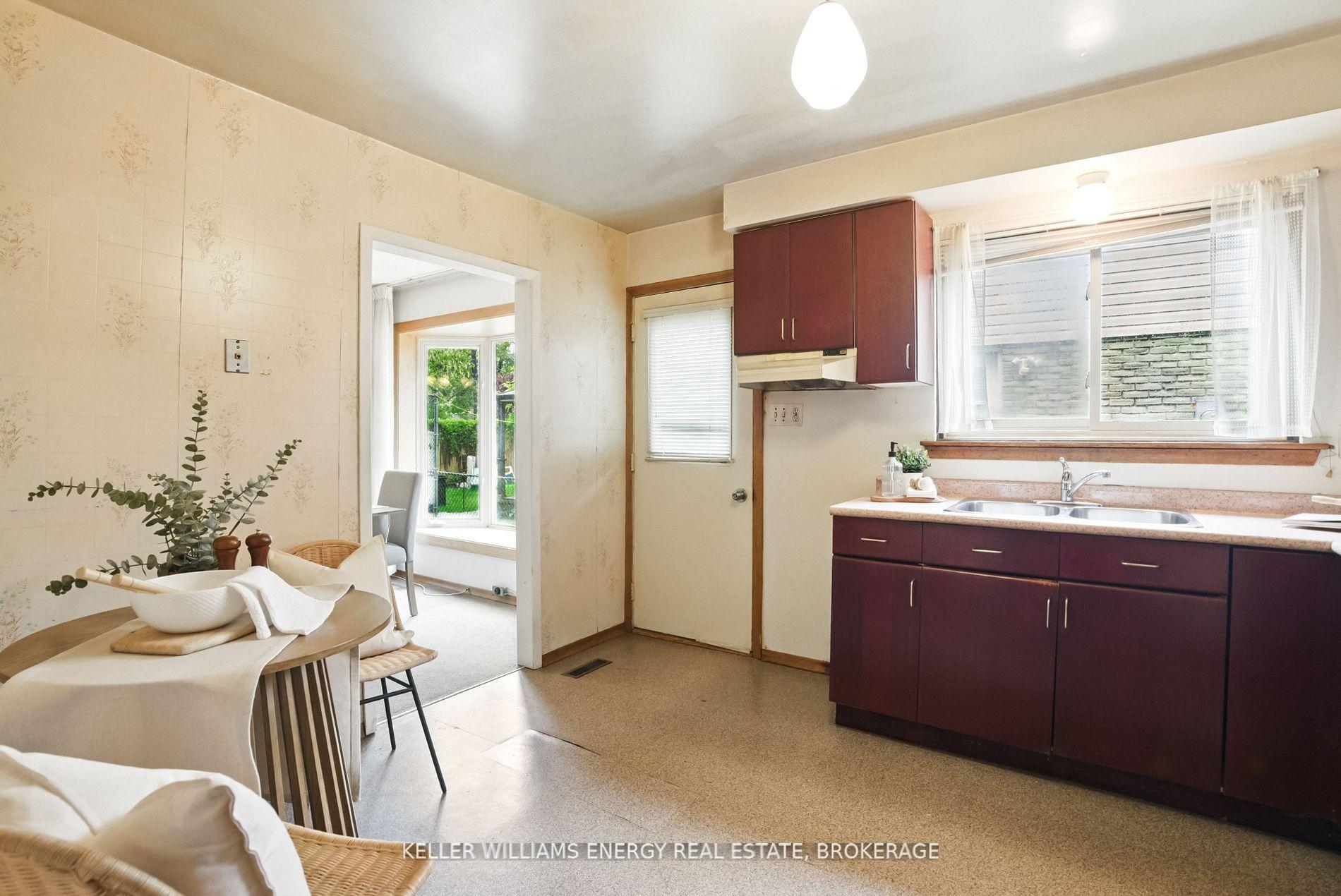 Photo 4 of 198 Ormond Drive, Oshawa, Samac — HOMEH