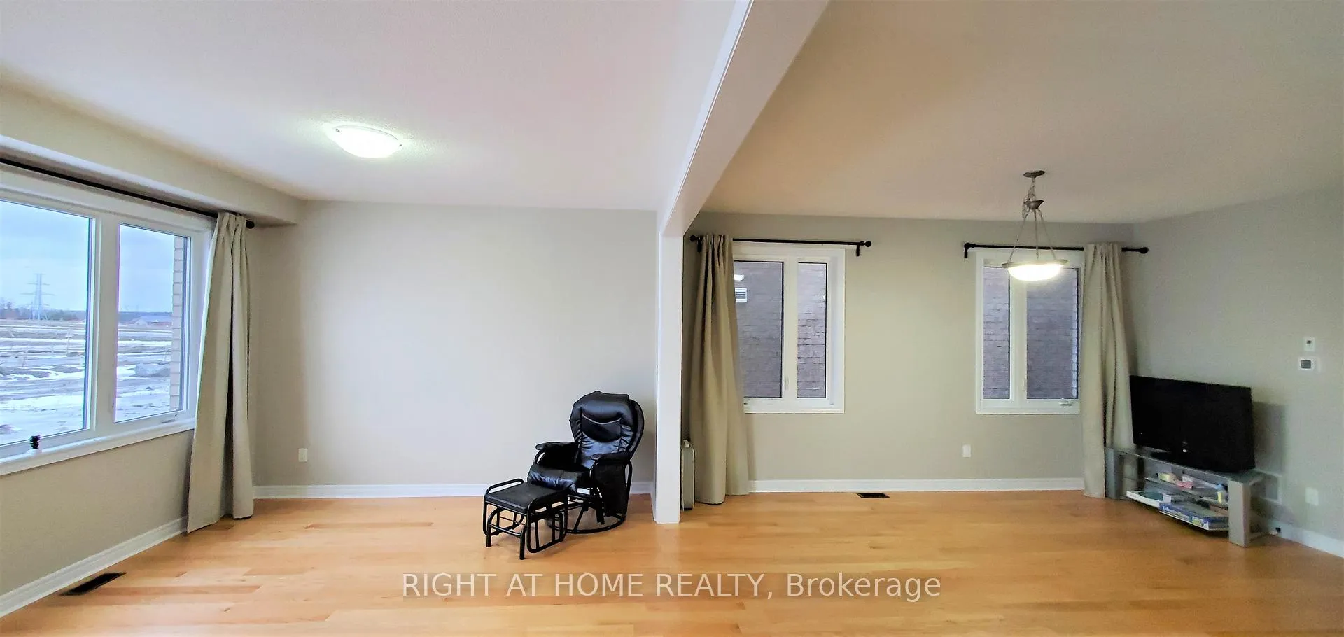 Photo 3 of 1201 Cactus Crescent, Pickering, Rural Pickering — HOMEH