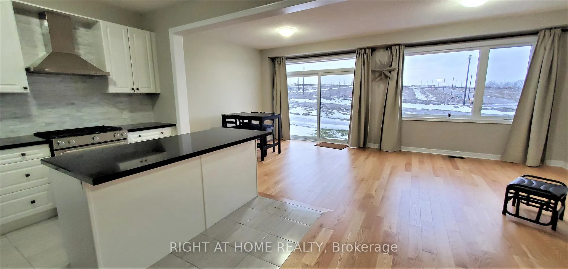Photo 4 of 1201 Cactus Crescent, Pickering, Rural Pickering — HOMEH