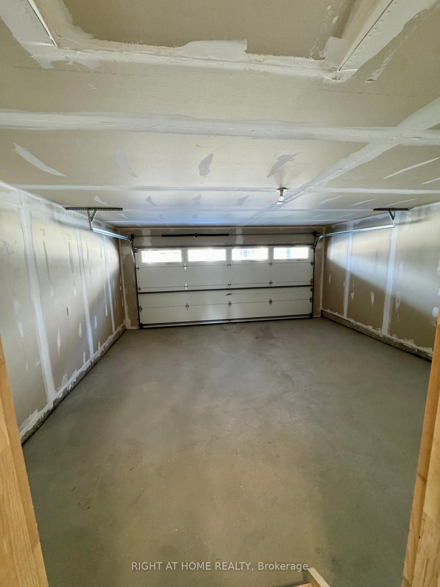 Photo 24 of 1020 Dyas Avenue, Oshawa, Kedron — HOMEH