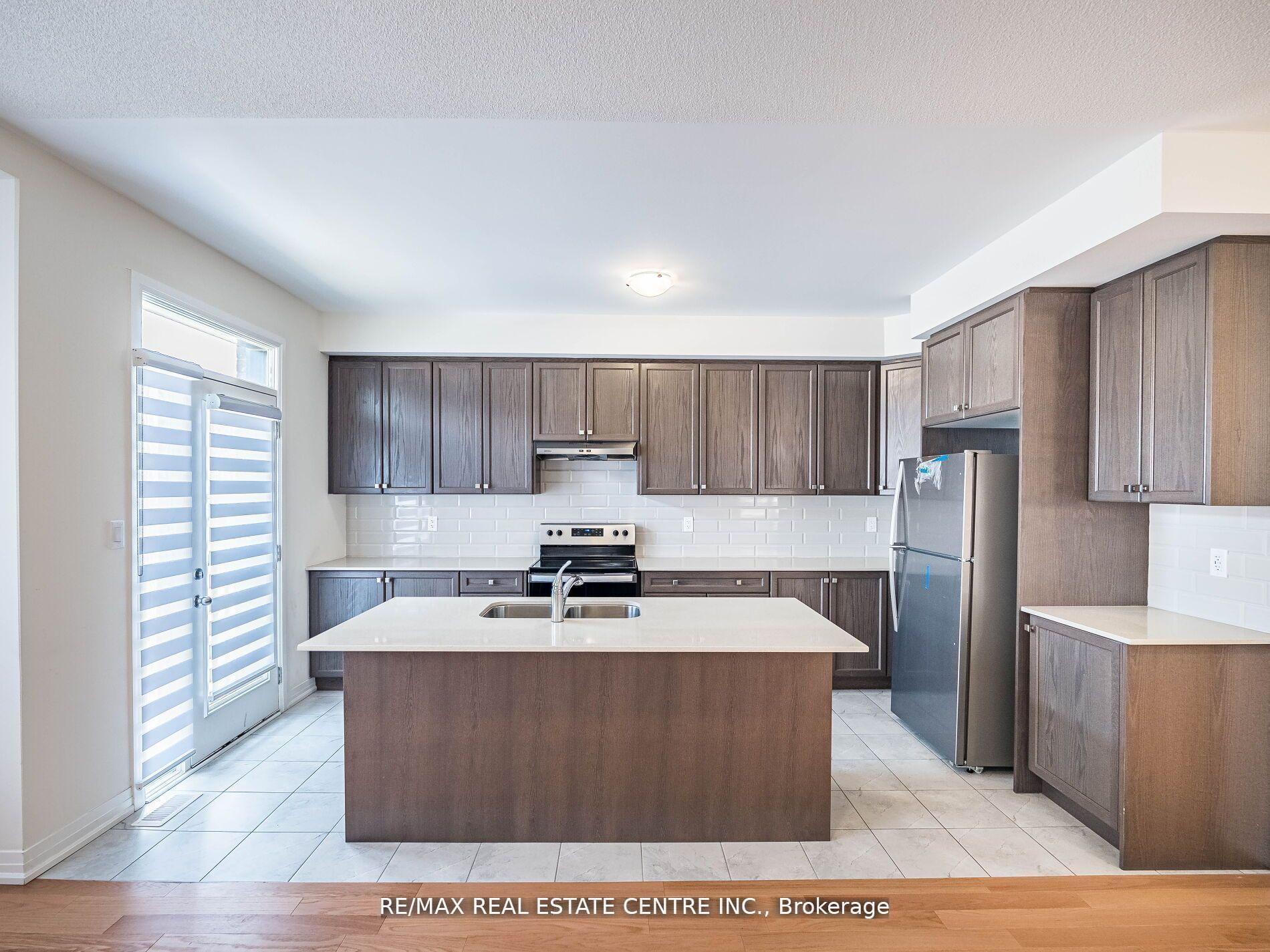 Photo 7 of 2921 Nakina Street, Pickering, Rural Pickering — HOMEH