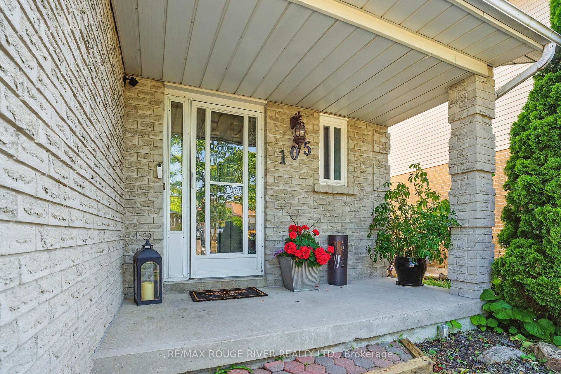Photo 2 of 105 Overbank Drive, Oshawa, McLaughlin — HOMEH