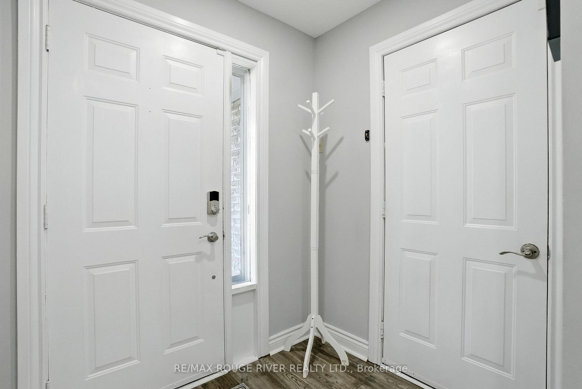 Photo 3 of 105 Overbank Drive, Oshawa, McLaughlin — HOMEH