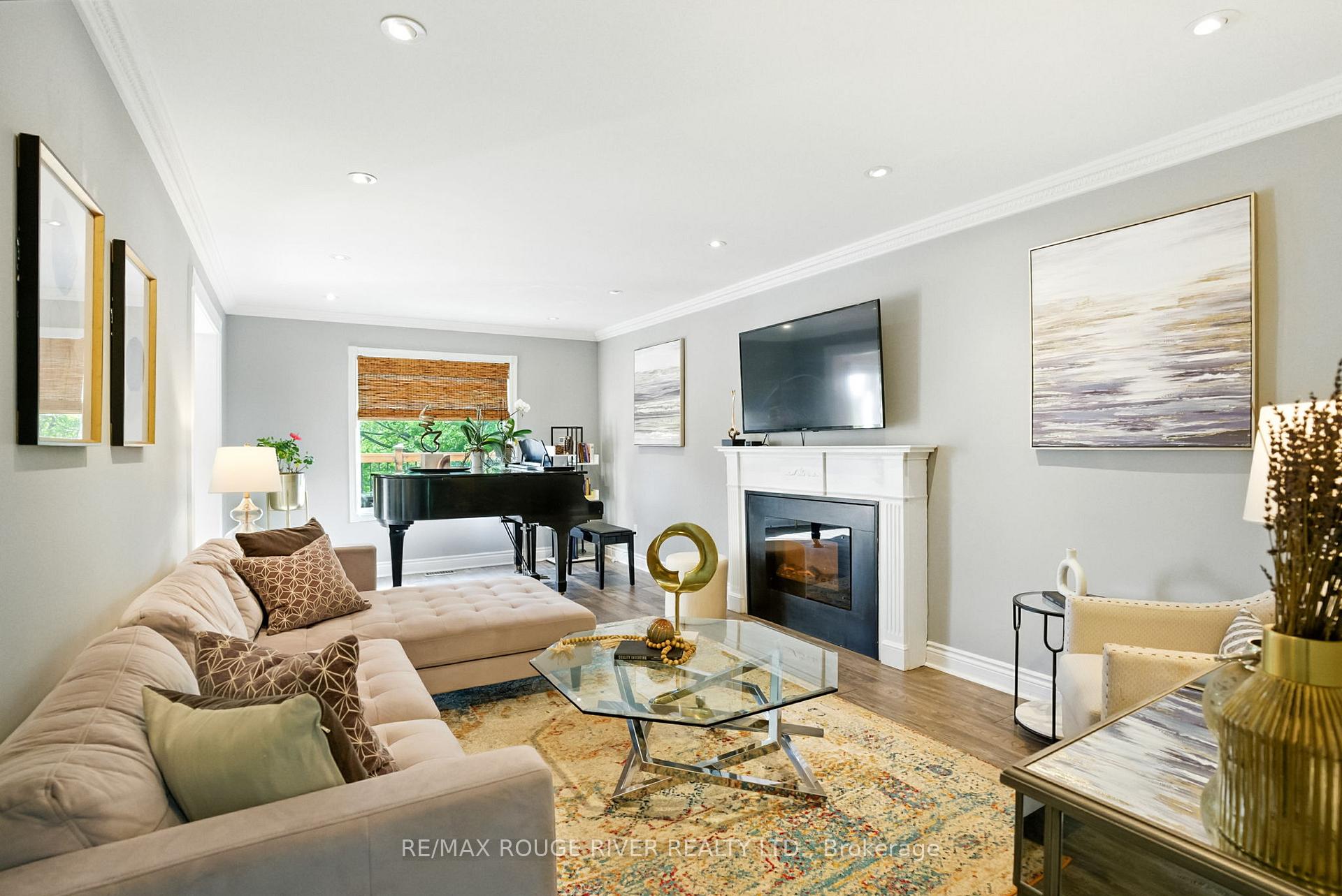 Photo 5 of 105 Overbank Drive, Oshawa, McLaughlin — HOMEH