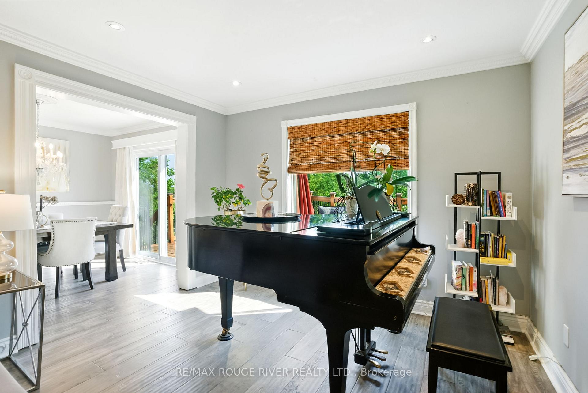 Photo 8 of 105 Overbank Drive, Oshawa, McLaughlin — HOMEH