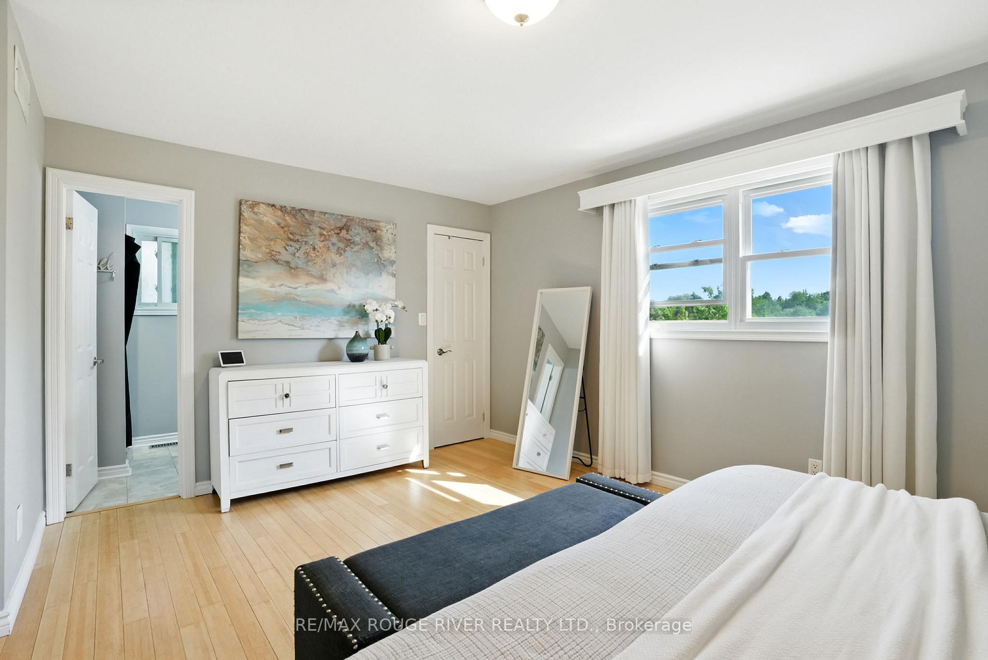 Photo 18 of 105 Overbank Drive, Oshawa, McLaughlin — HOMEH