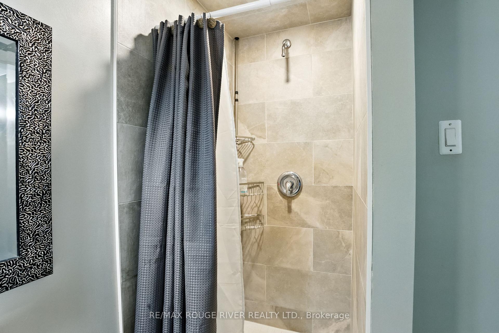 Photo 31 of 105 Overbank Drive, Oshawa, McLaughlin — HOMEH
