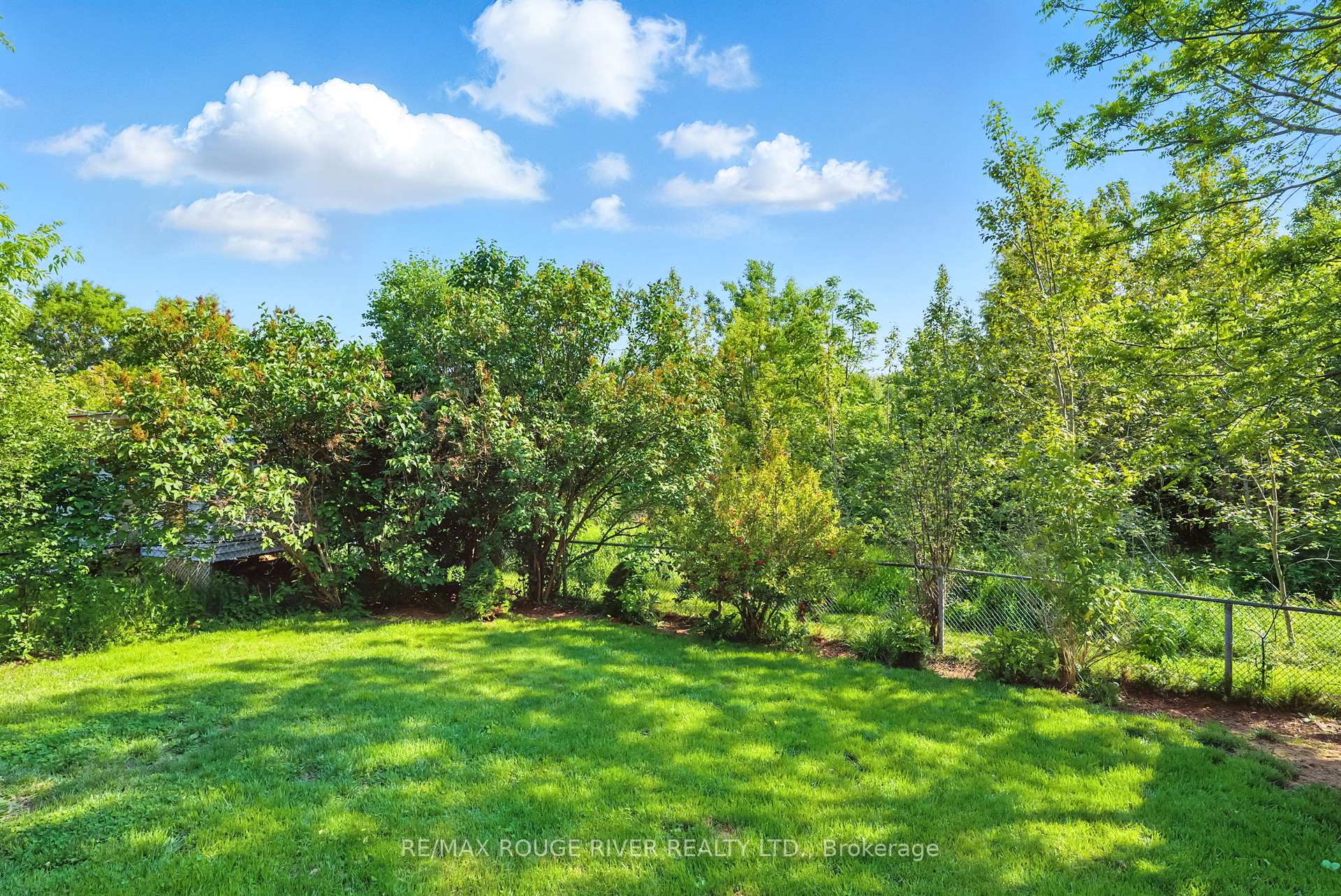 Photo 35 of 105 Overbank Drive, Oshawa, McLaughlin — HOMEH