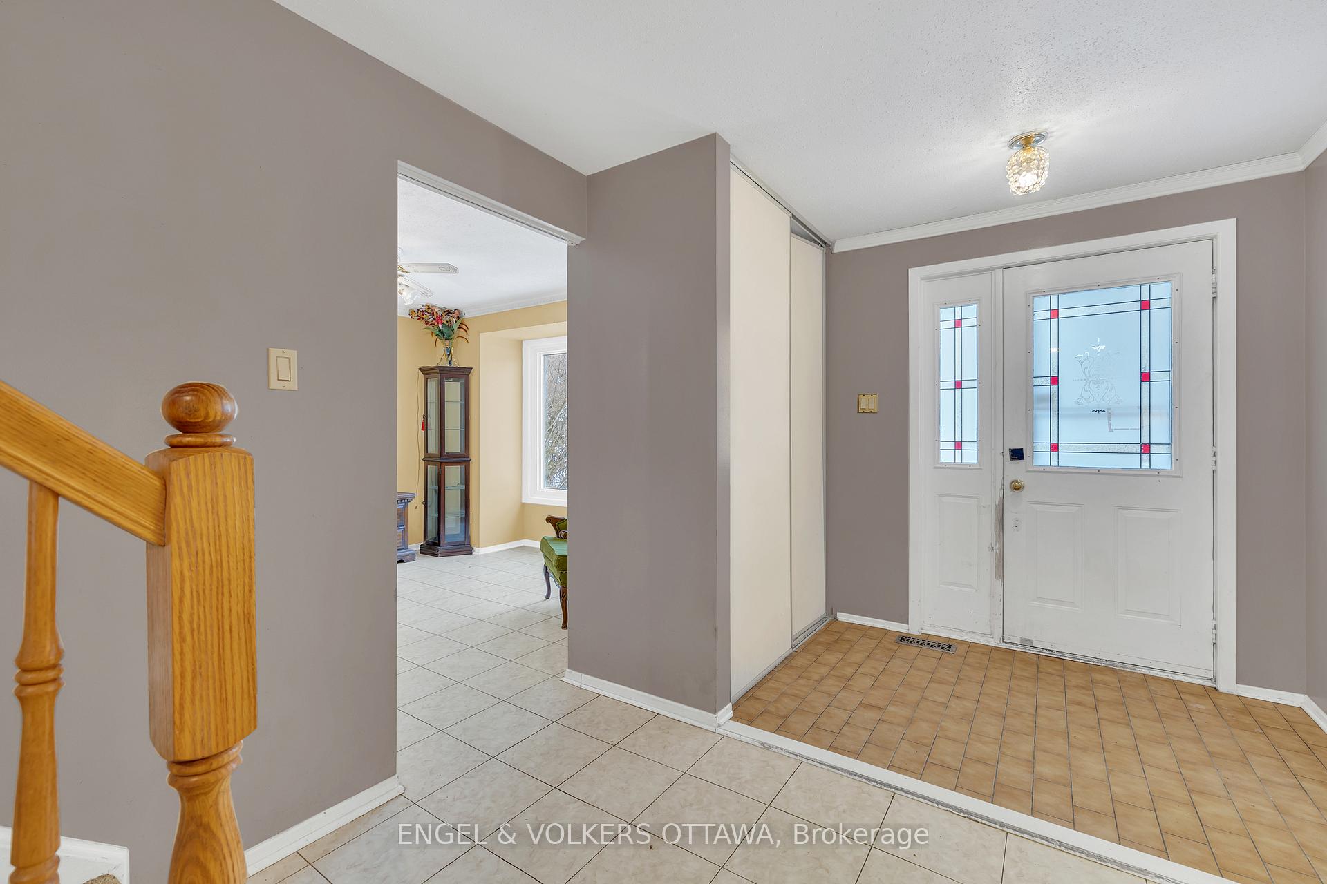Photo 3 of 1919 Montereau Avenue, Ottawa, Chapel Hill — HOMEH