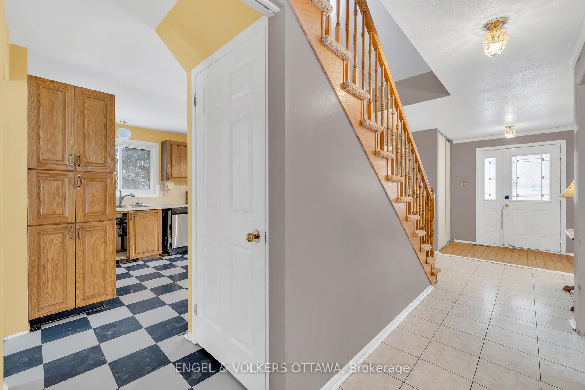 Photo 4 of 1919 Montereau Avenue, Ottawa, Chapel Hill — HOMEH