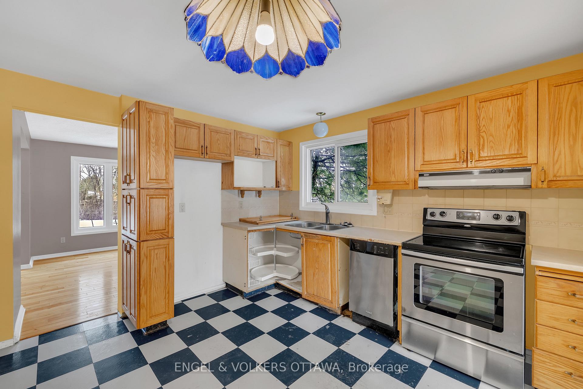 Photo 15 of 1919 Montereau Avenue, Ottawa, Chapel Hill — HOMEH