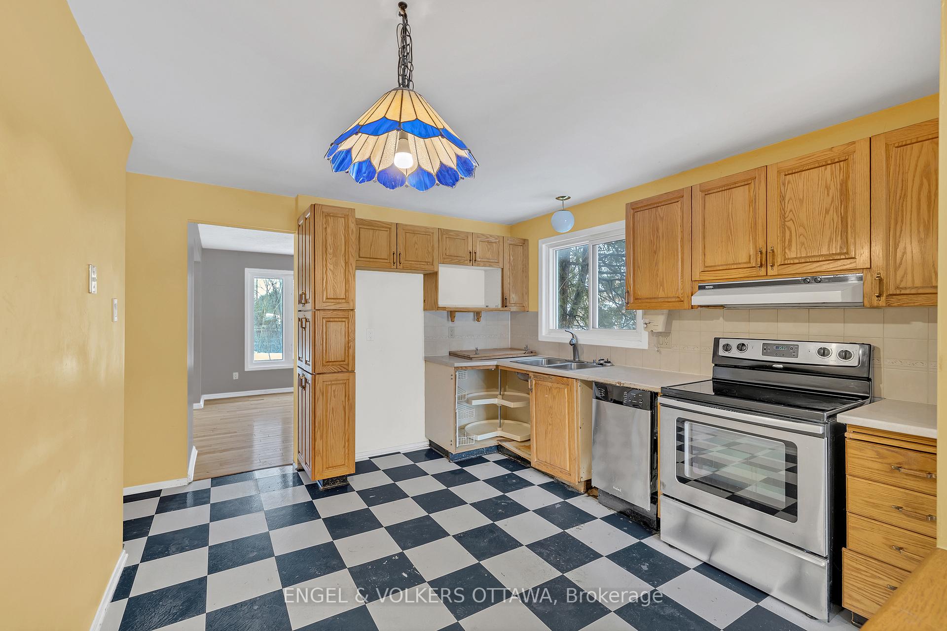 Photo 16 of 1919 Montereau Avenue, Ottawa, Chapel Hill — HOMEH