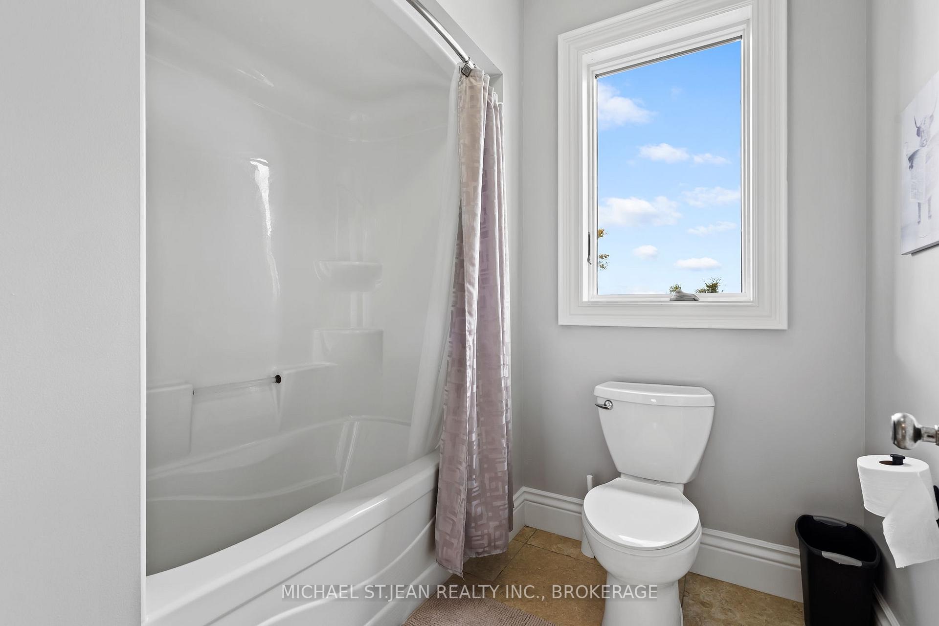 Photo 12 of 811 Effingham Street, Pelham, Fenwick — HOMEH